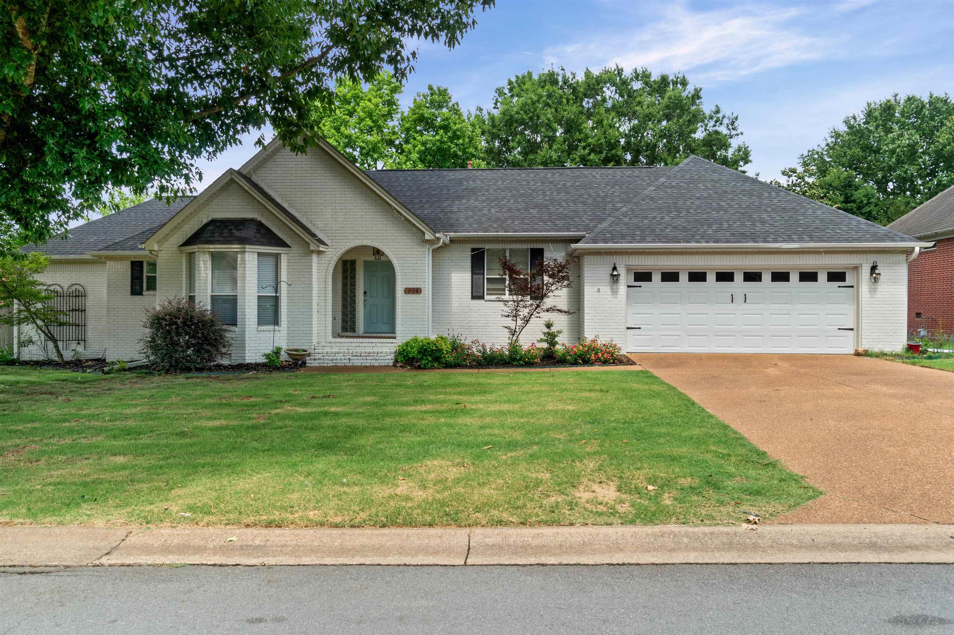 604 Pin Oak Dr Property Photo 2