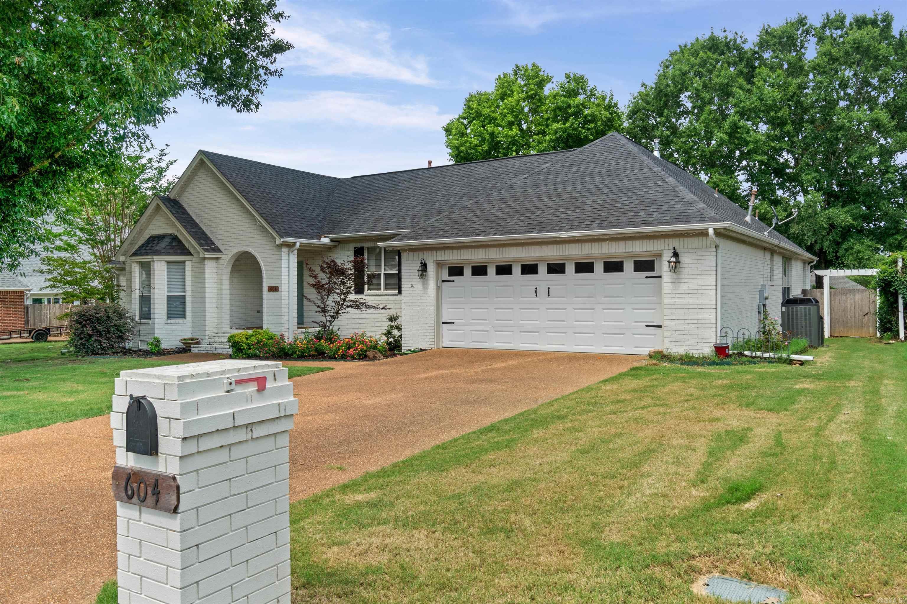 604 Pin Oak Dr Property Photo 3