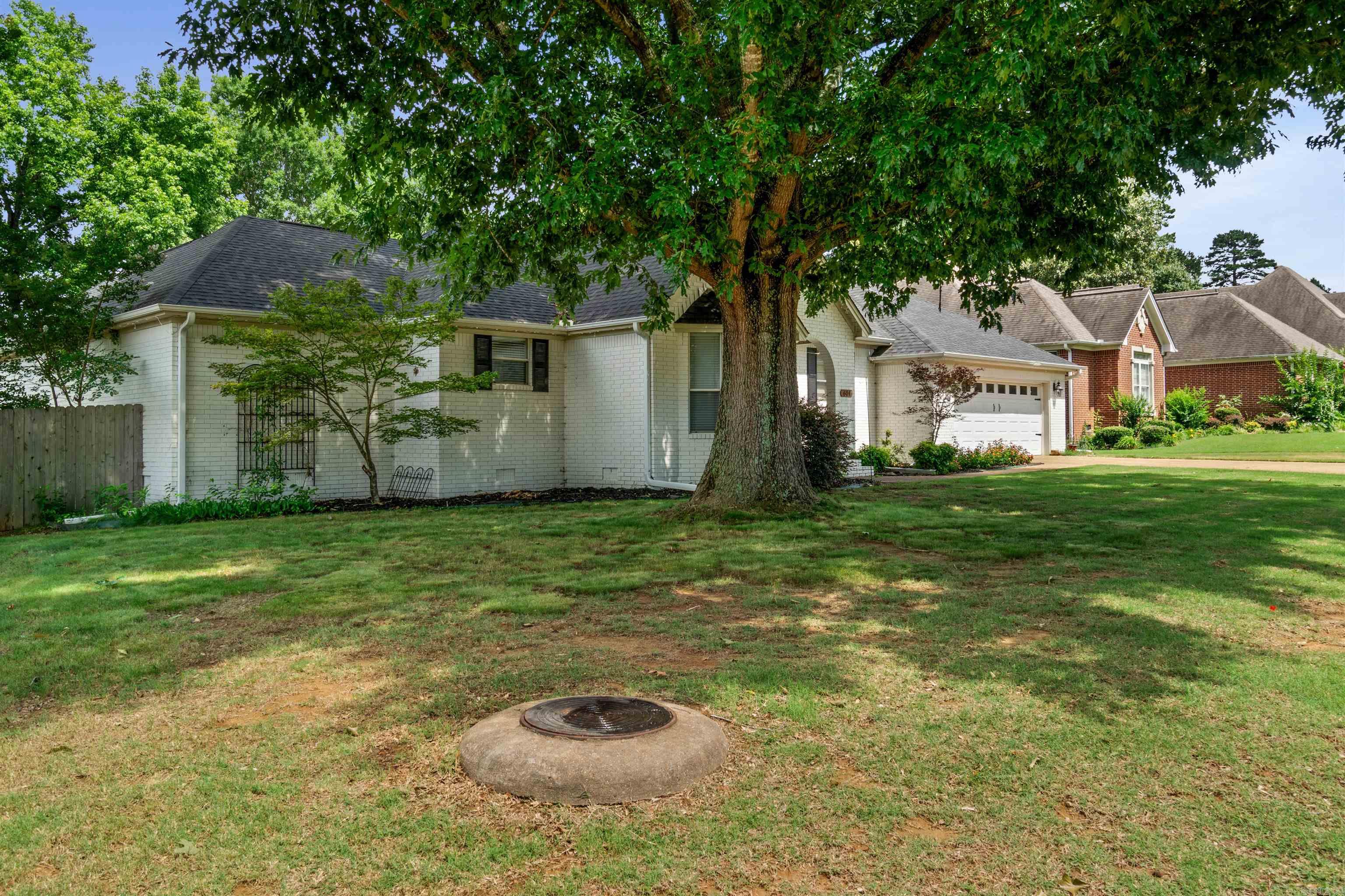 604 Pin Oak Dr Property Photo 4