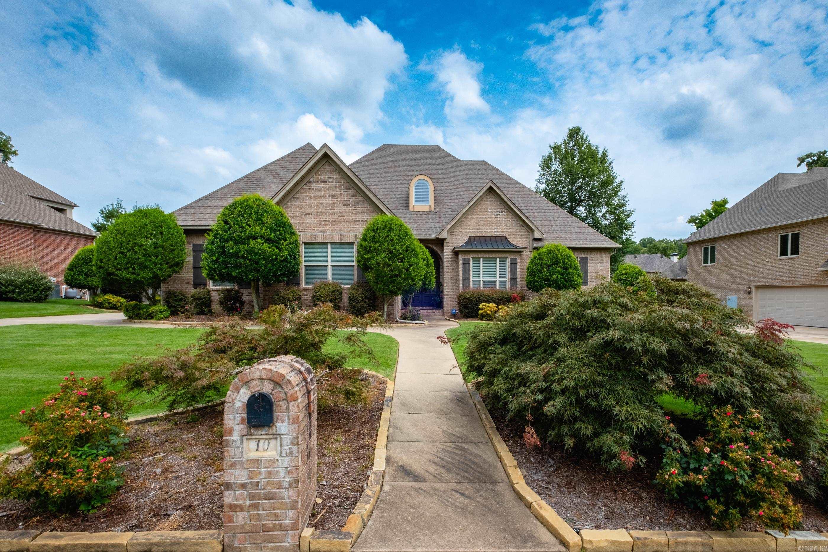 10 Courts Drive Property Photo 1