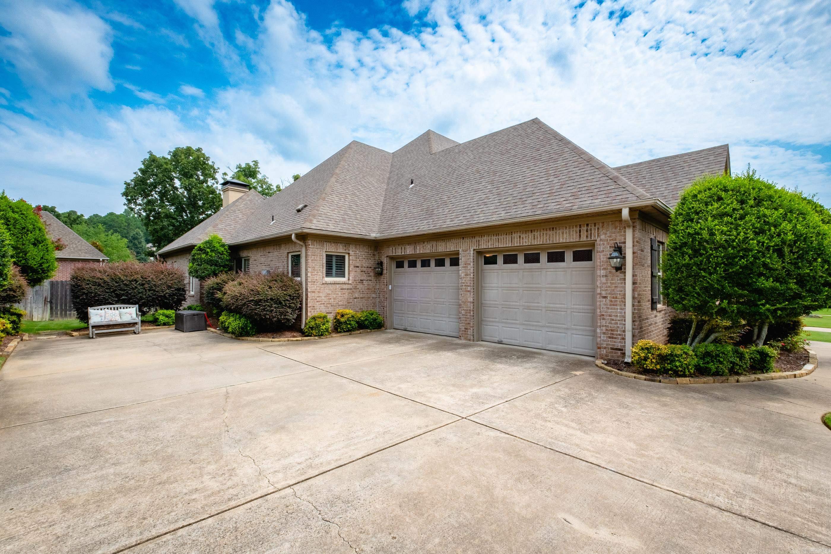 10 Courts Drive Property Photo 2