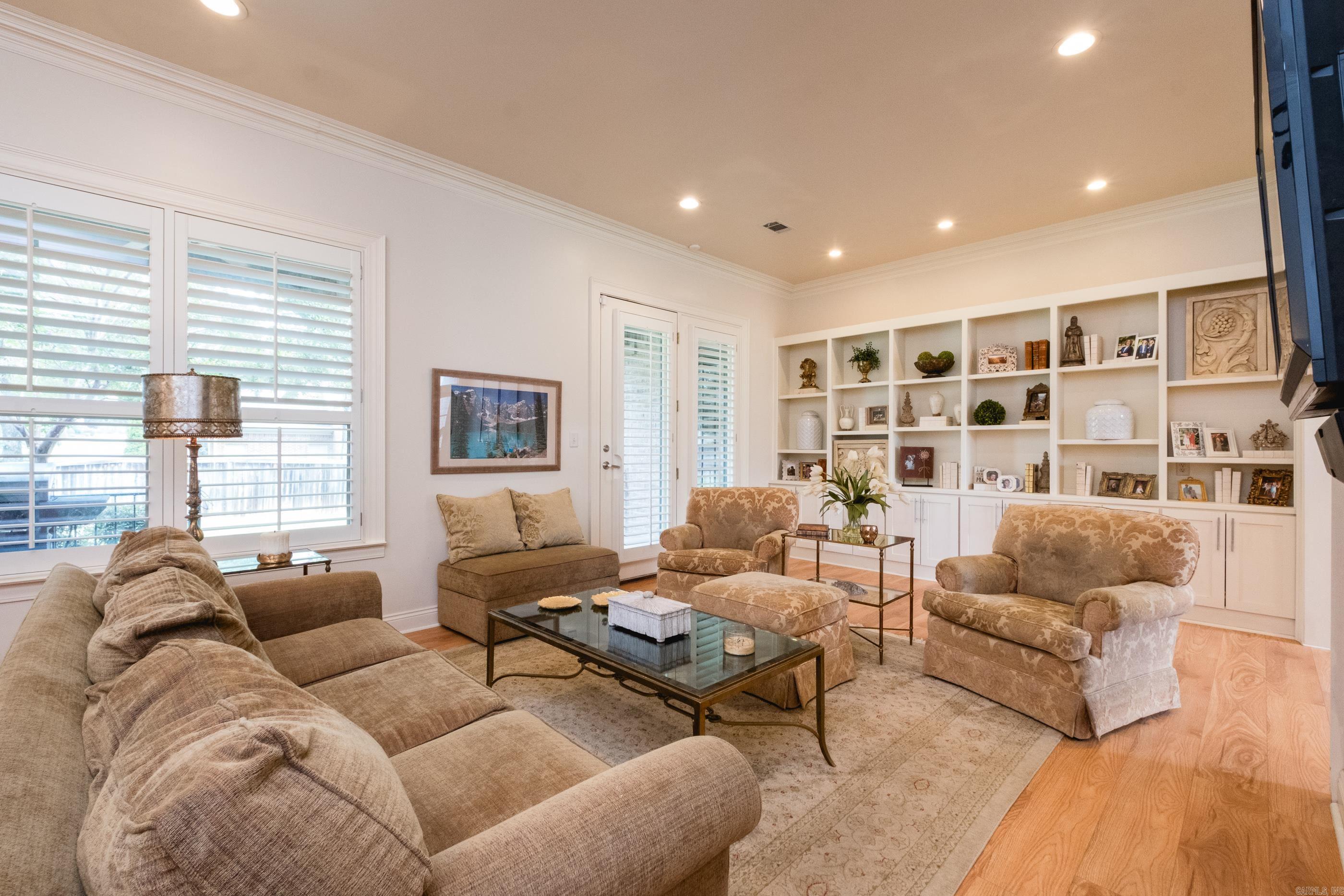 10 Courts Drive Property Photo 6