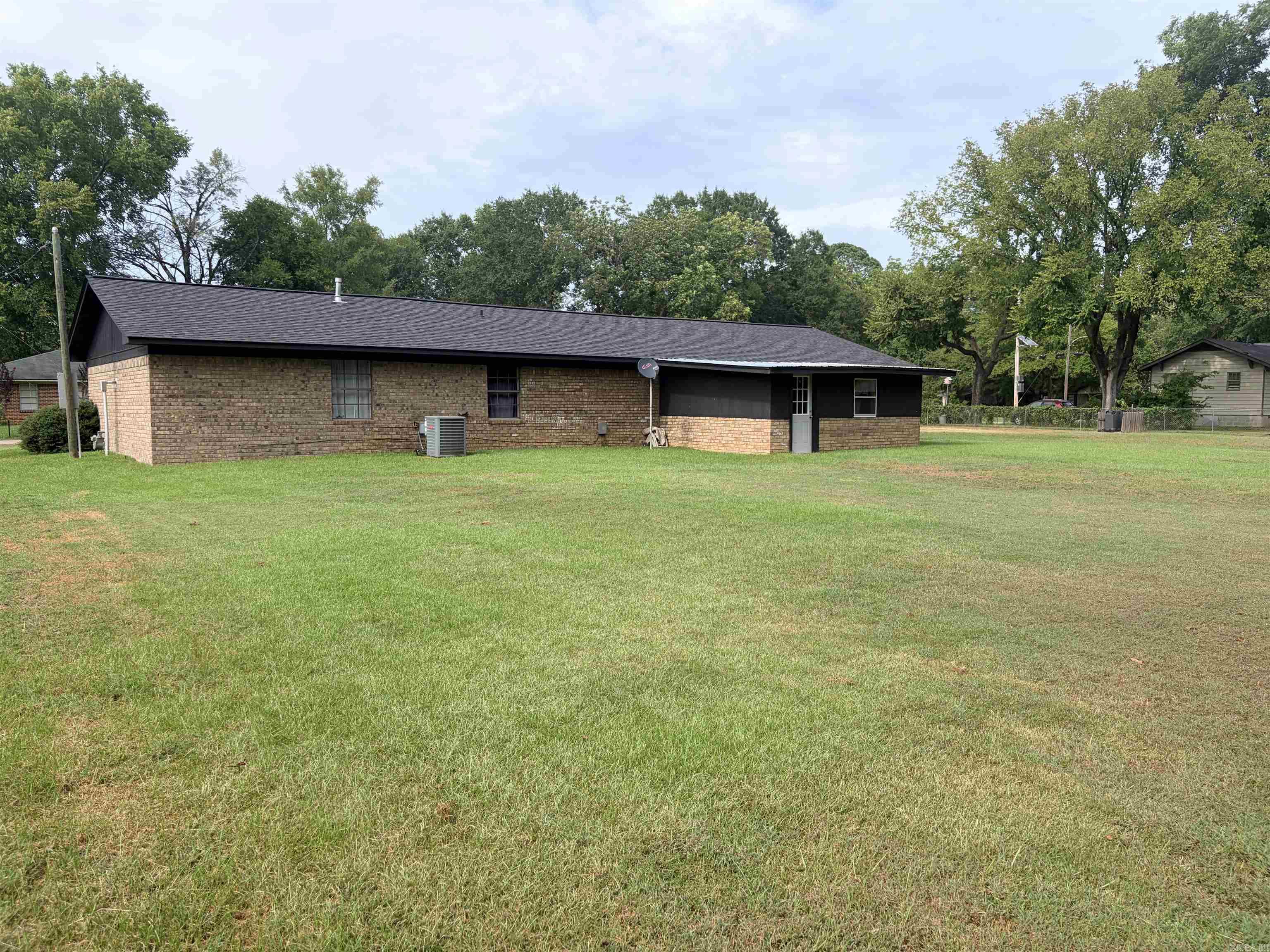 102 W Haislip St Property Photo 4