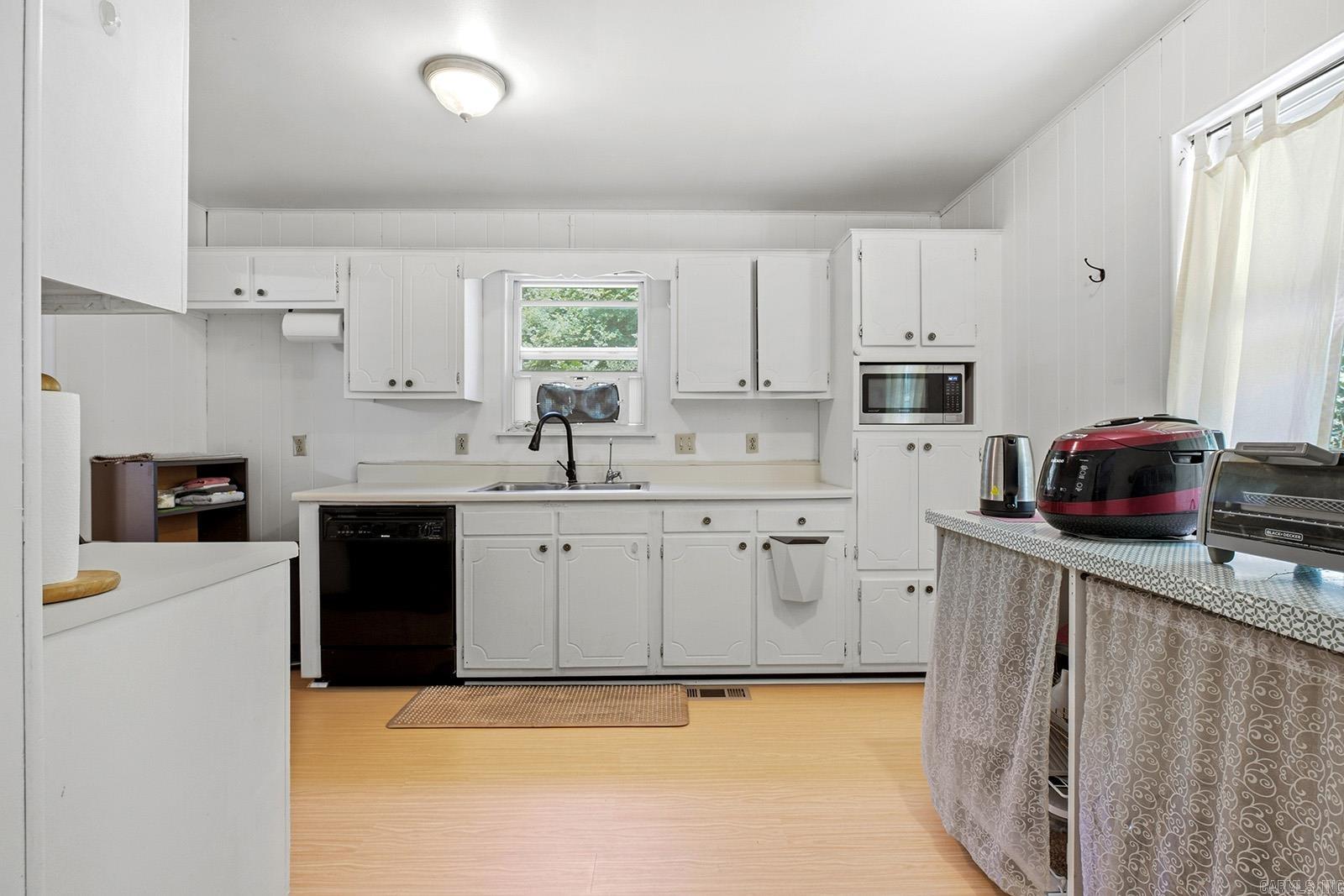 12880 Southridge Drive Property Photo 7