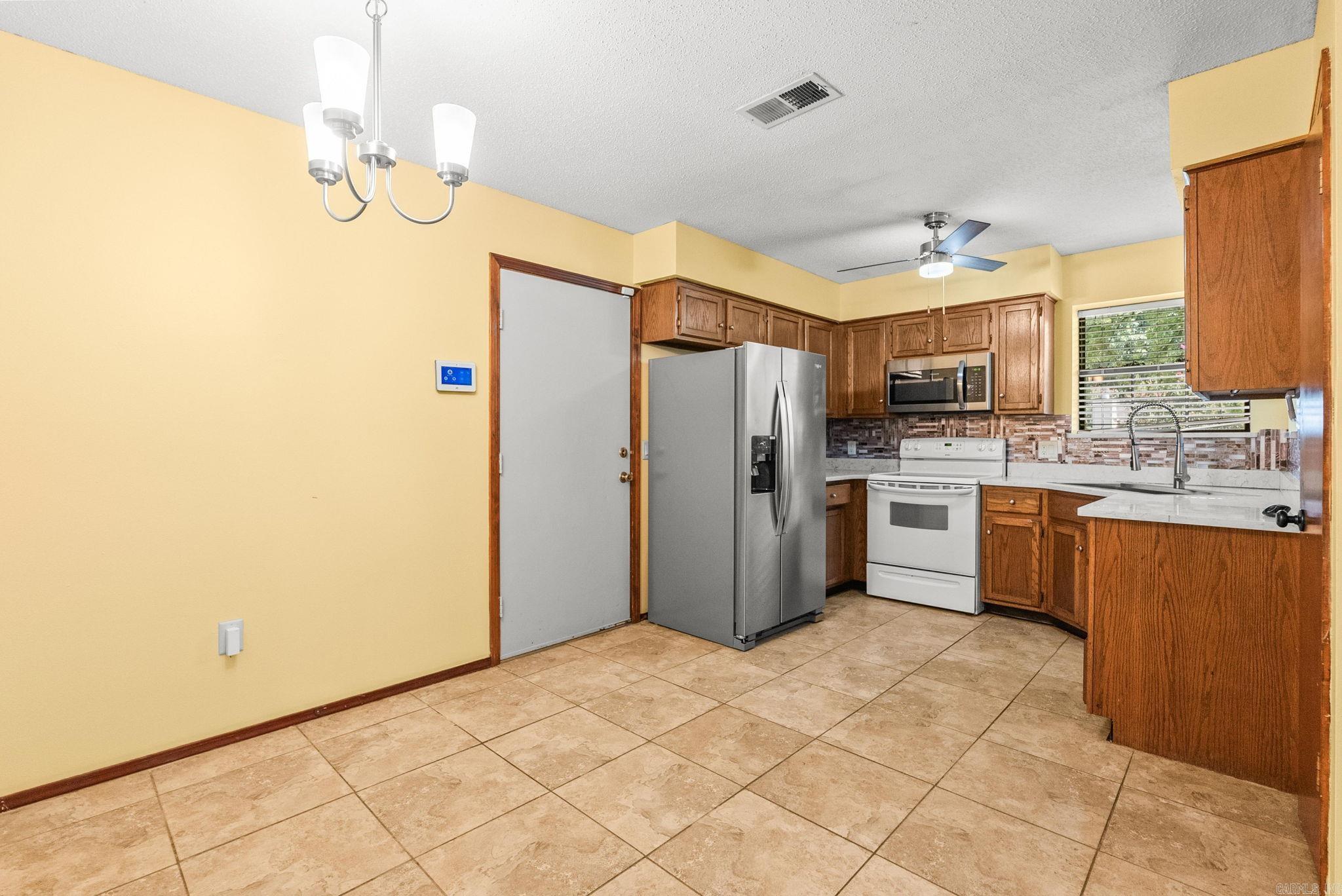 10 Pinto Point Property Photo 6