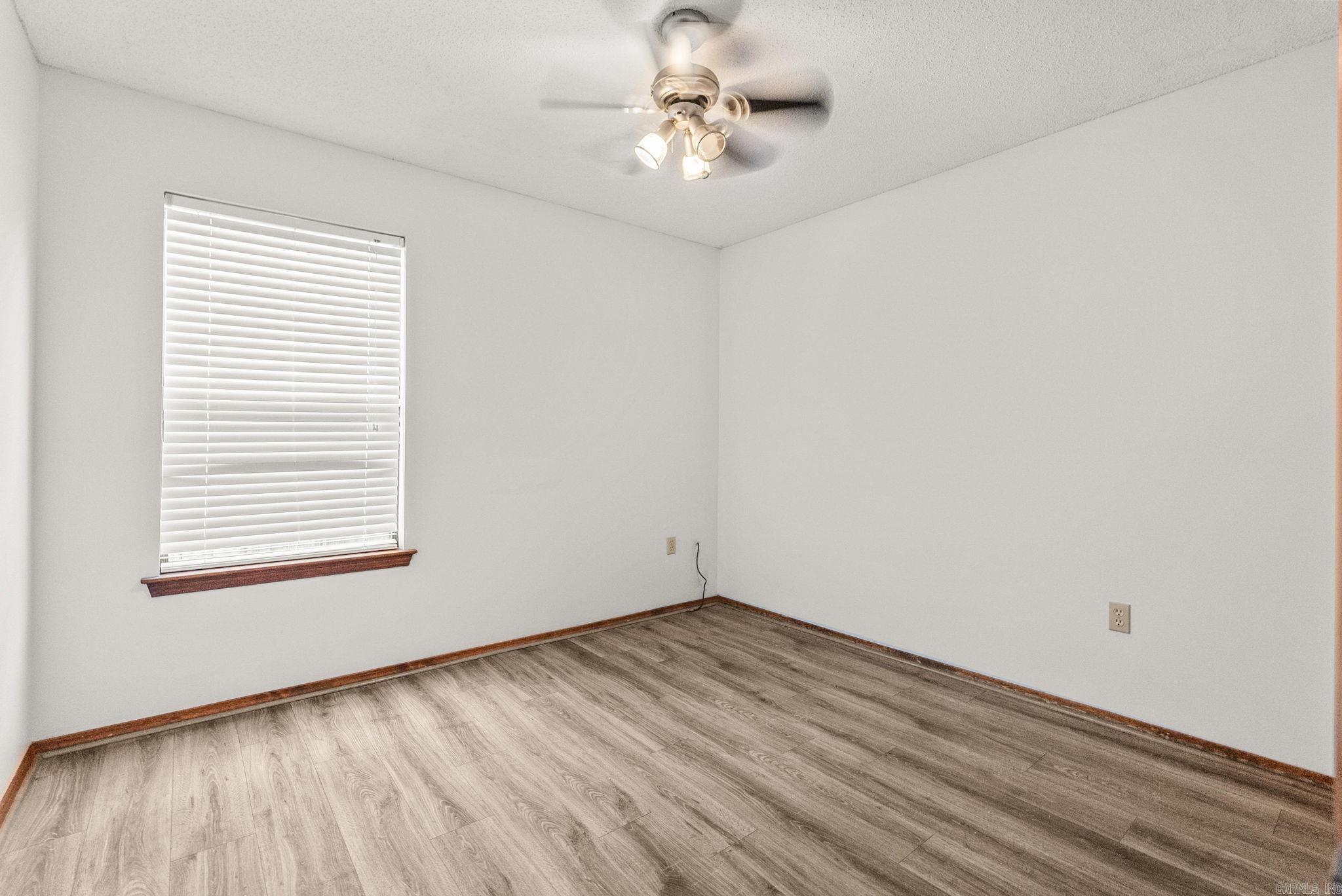 10 Pinto Point Property Photo 16