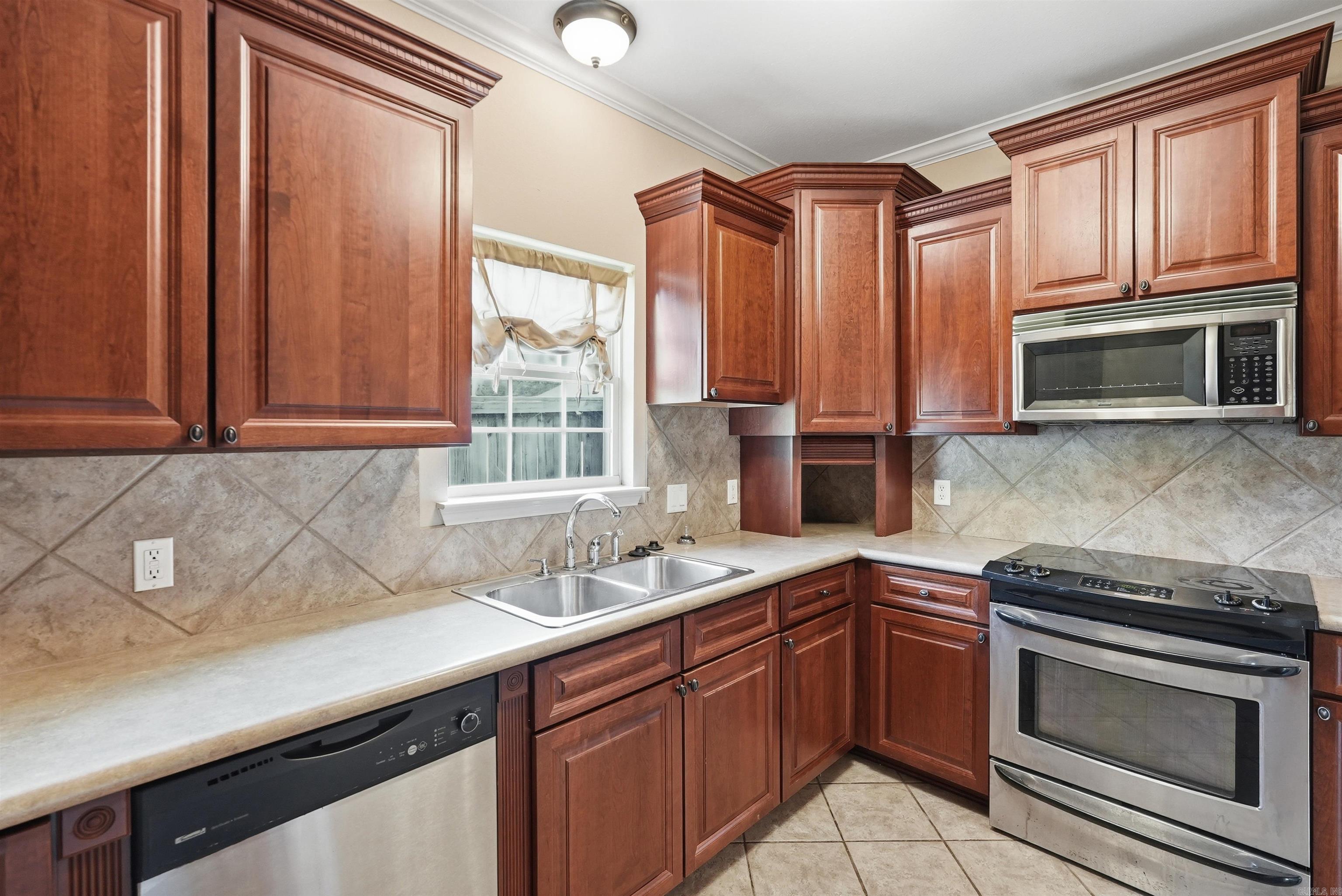 113 Valderrama Drive Property Photo 3