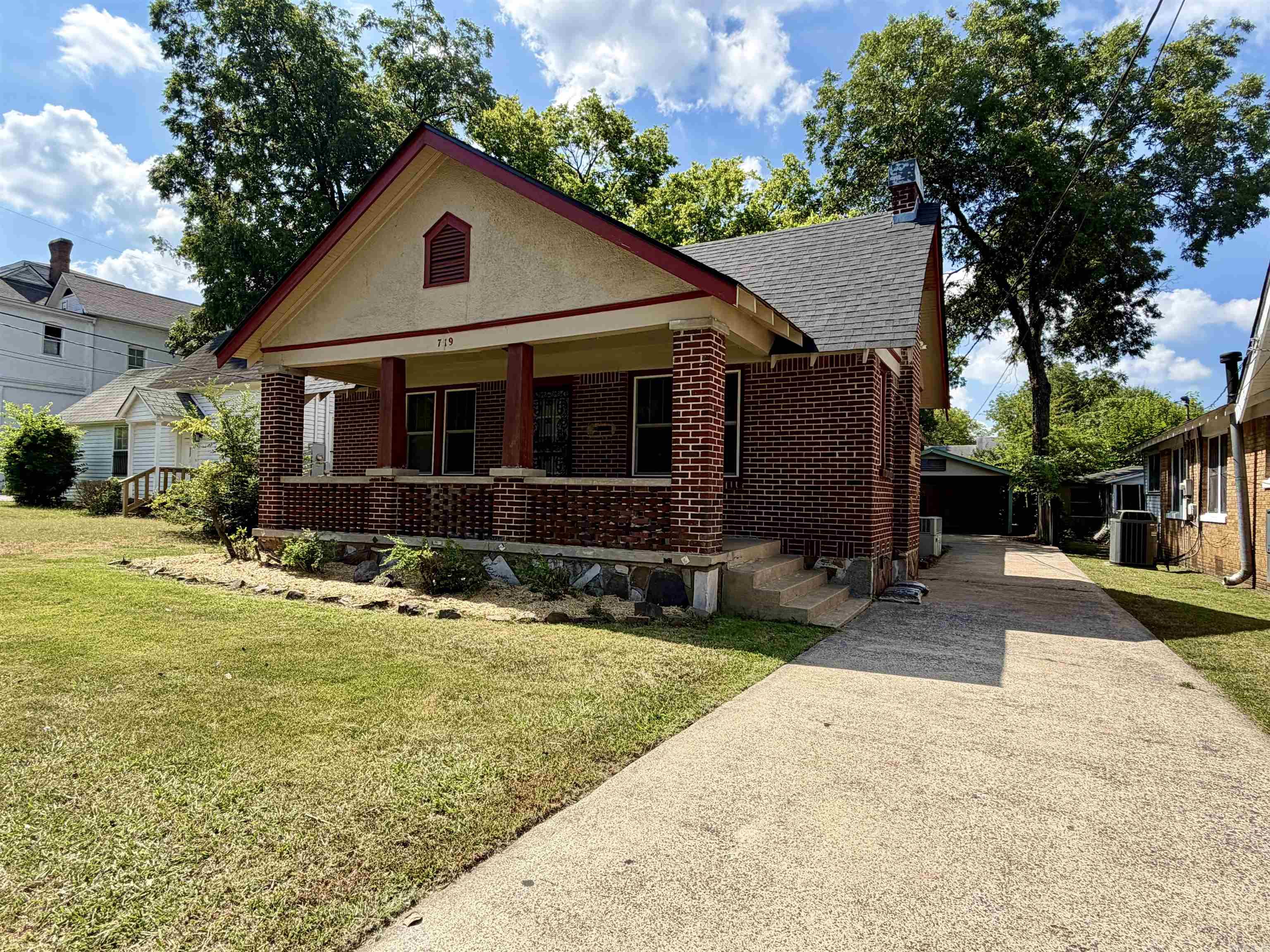 719 W 17th Street Property Photo 4