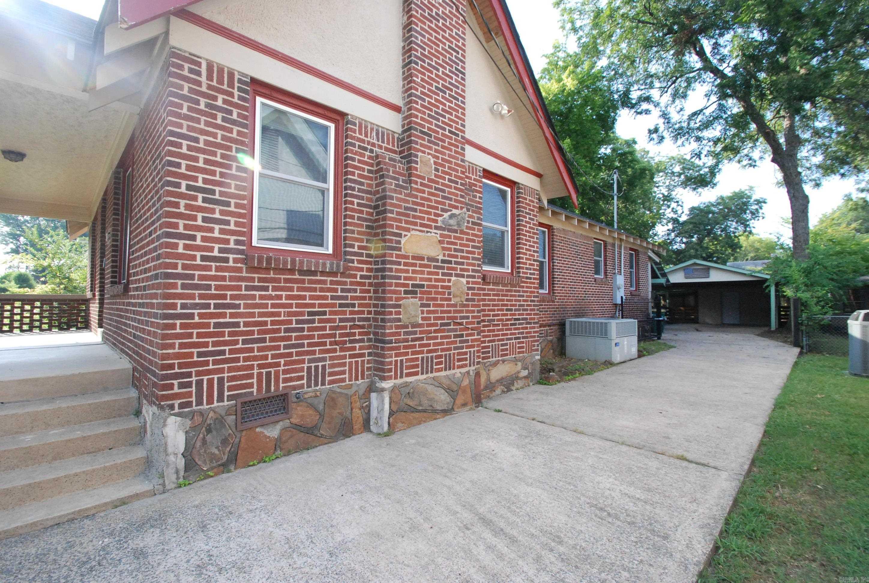 719 W 17th Street Property Photo 5