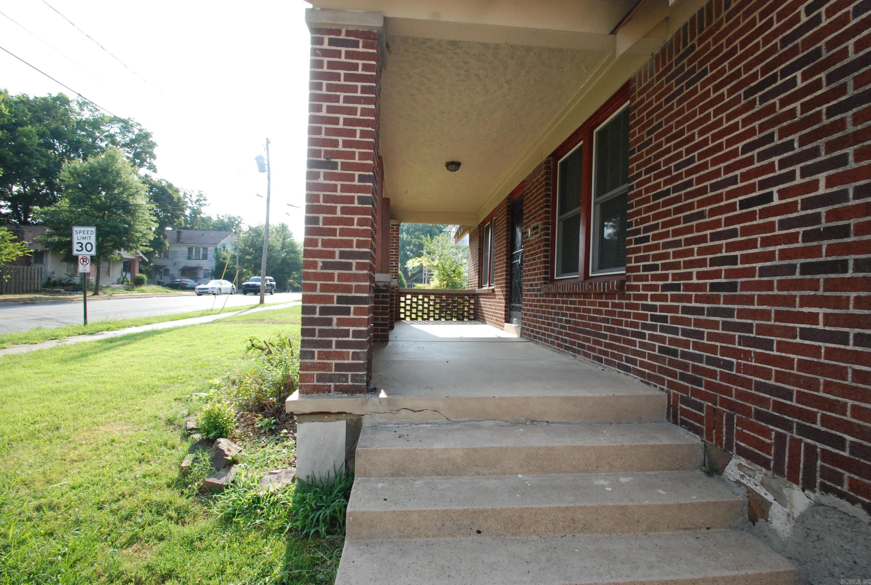 719 W 17th Street Property Photo 6