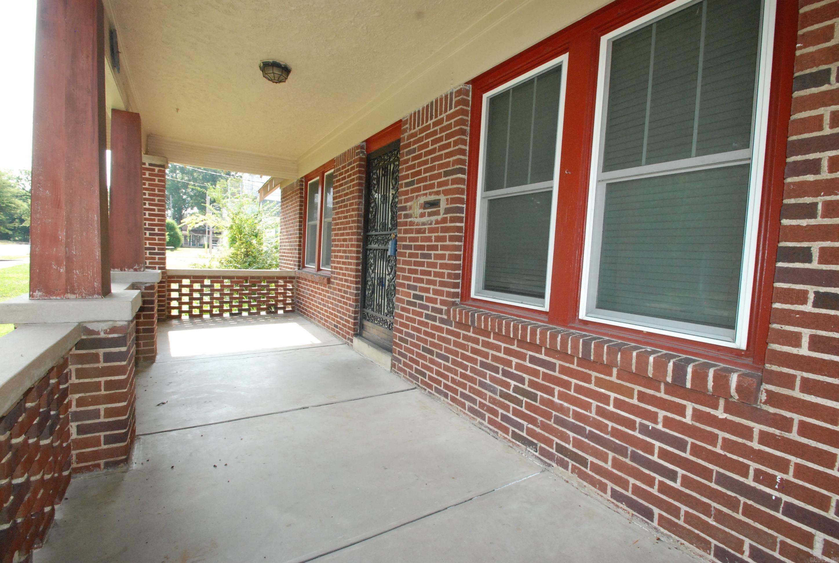 719 W 17th Street Property Photo 9