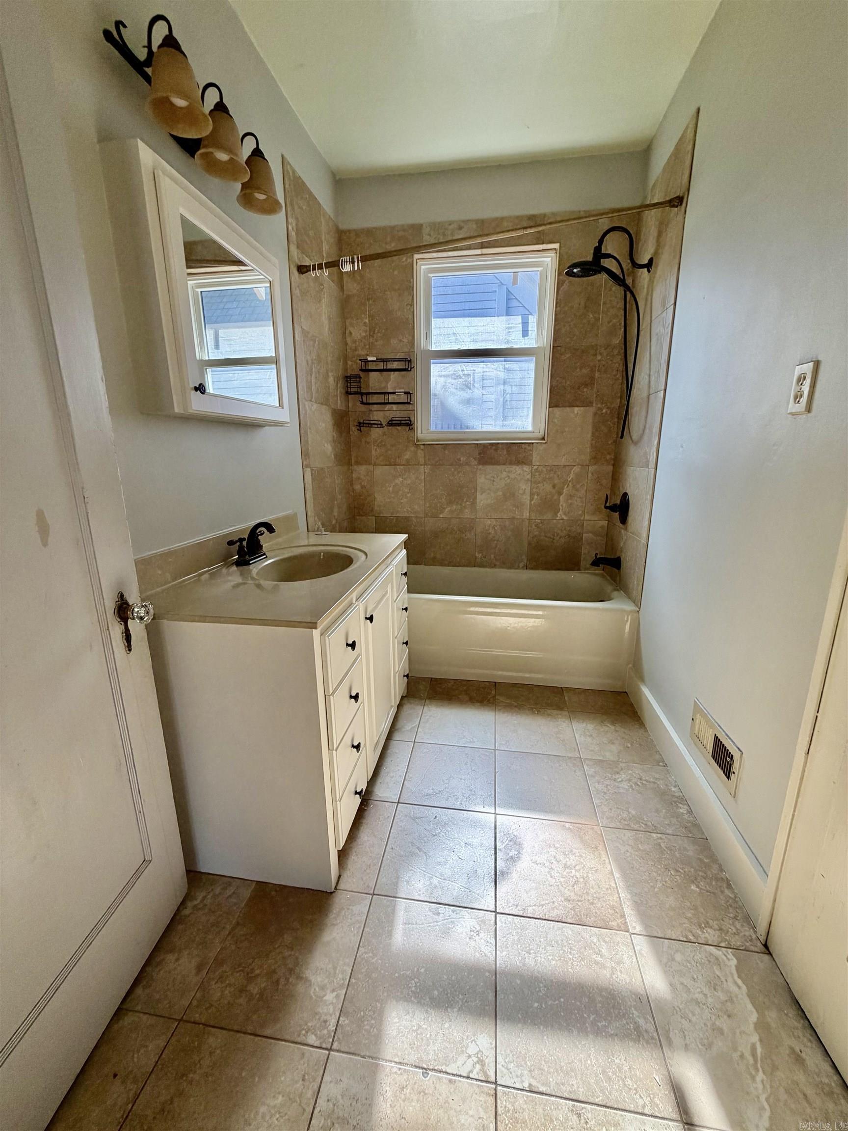 719 W 17th Street Property Photo 24