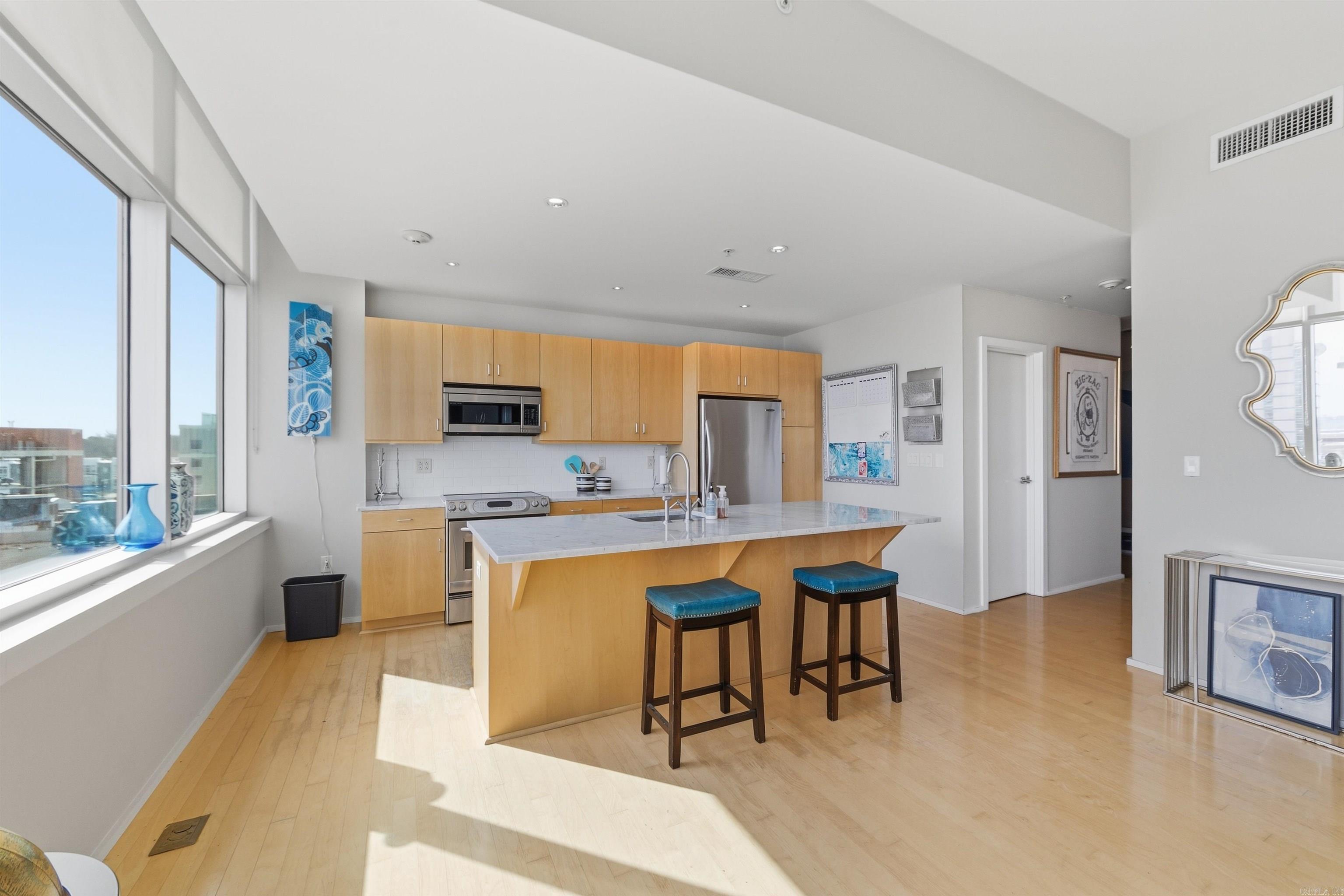 300 E 3rd Street #606 Property Photo 11