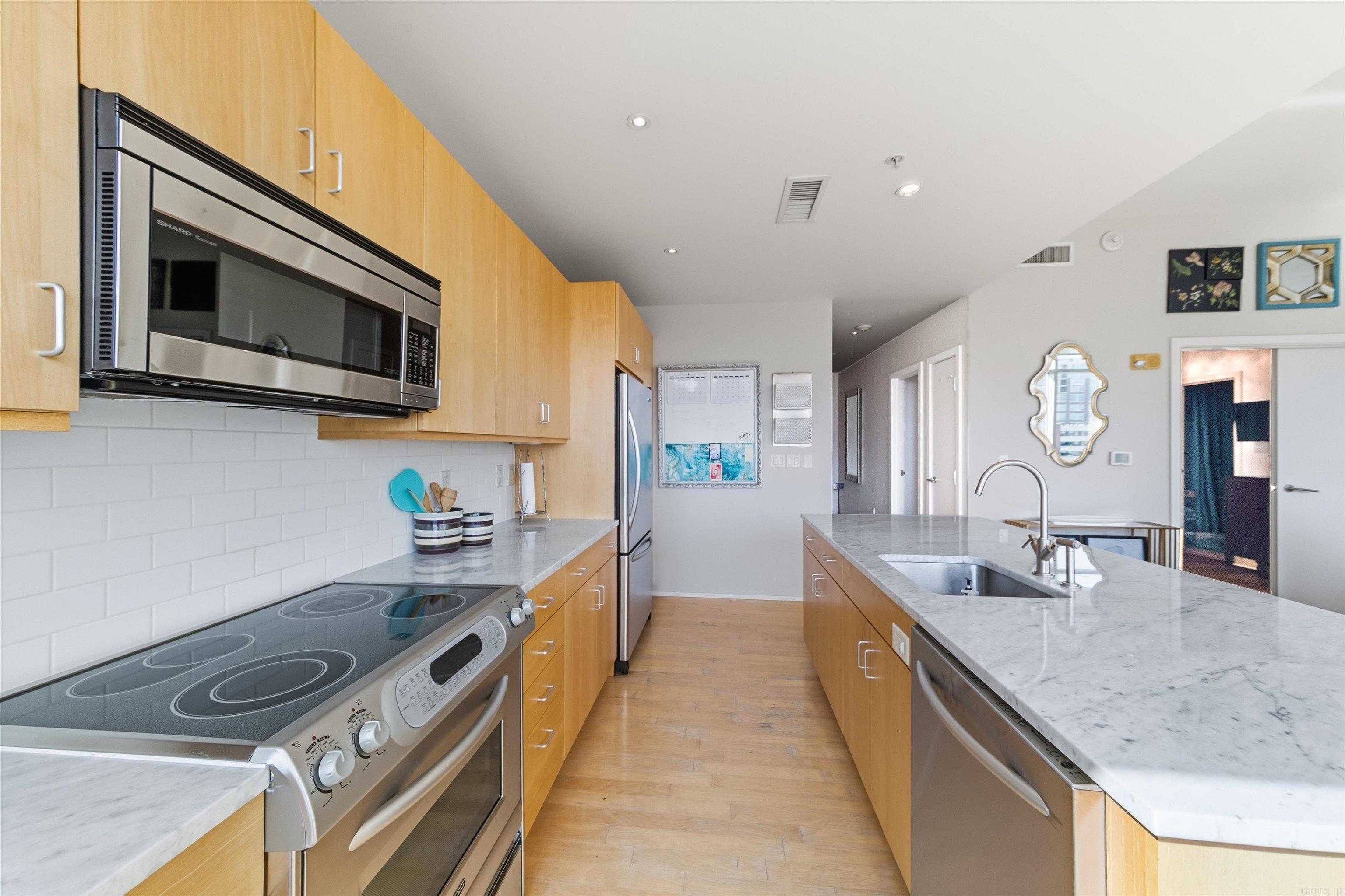 300 E 3rd Street #606 Property Photo 14
