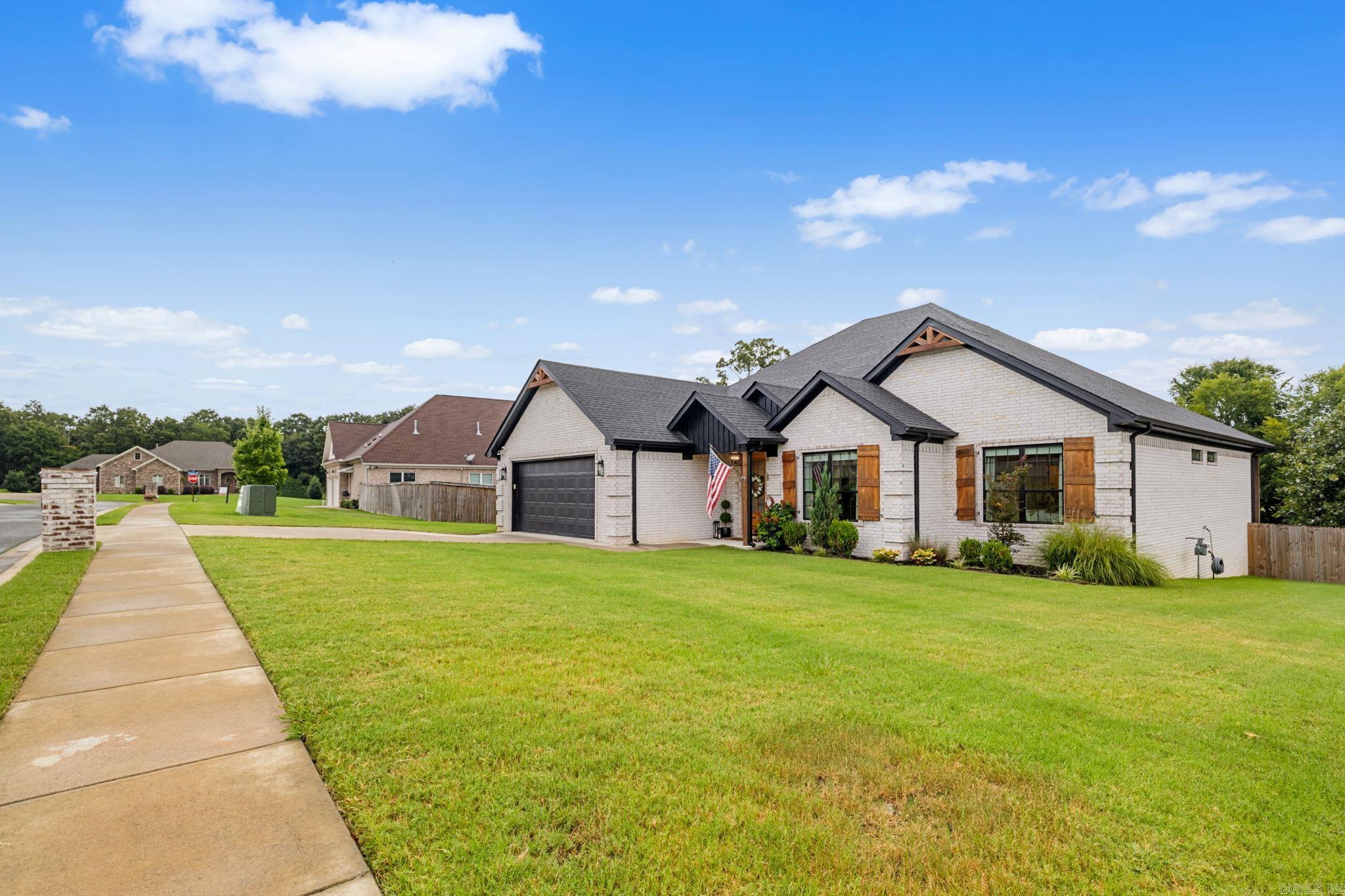 1583 Waterford Drive Property Photo 3