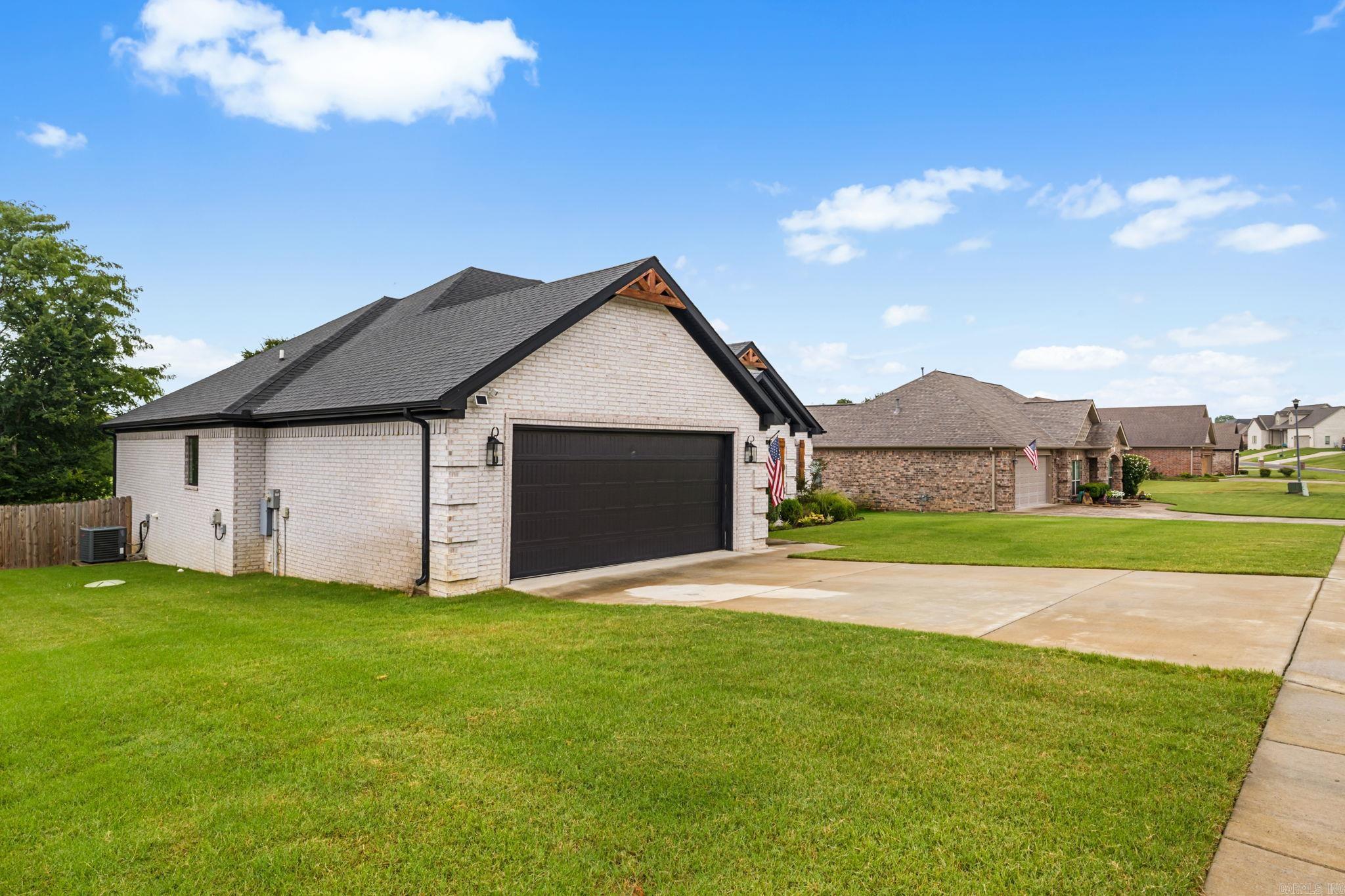 1583 Waterford Drive Property Photo 4