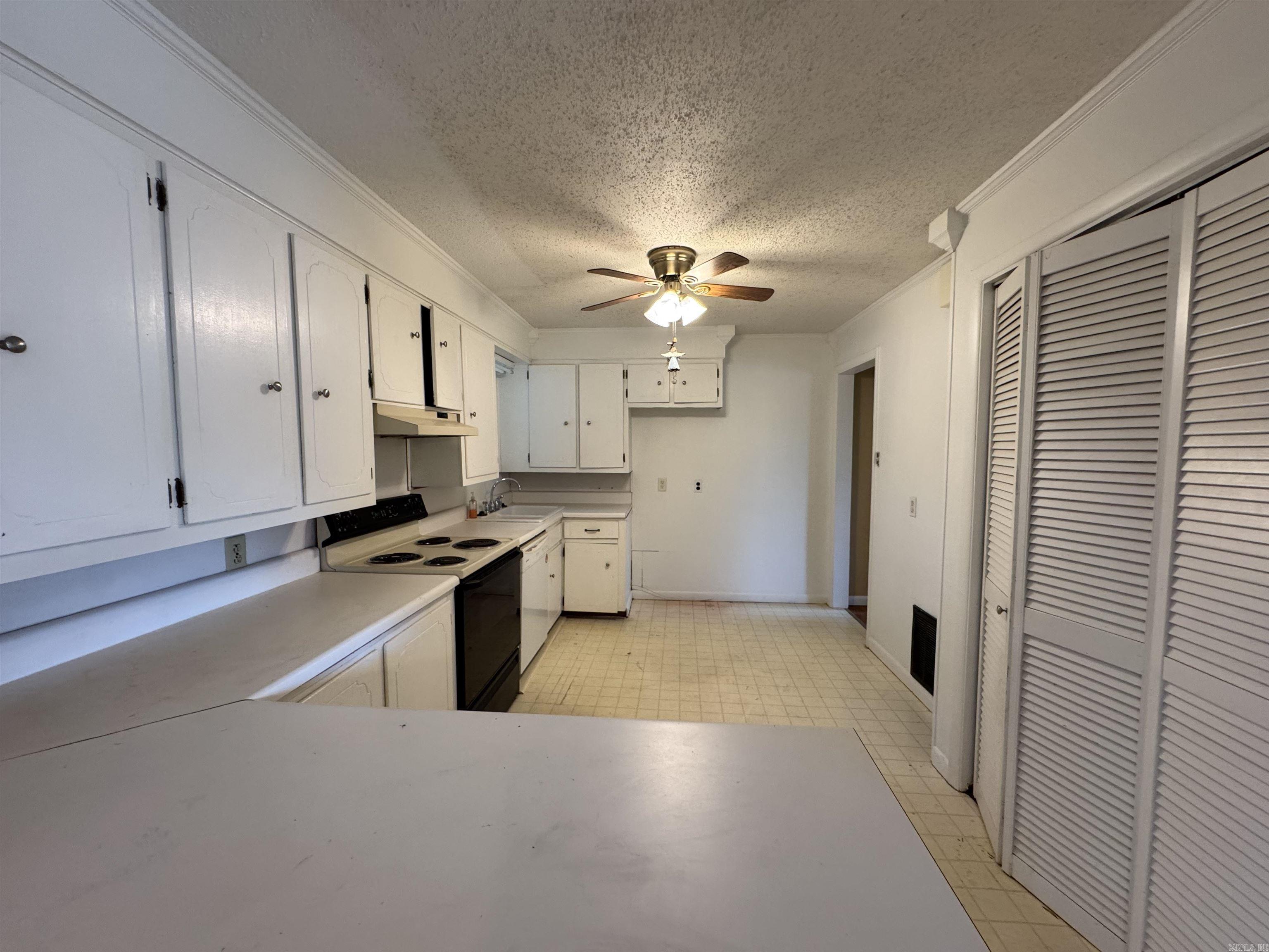 1208 Crest Road Property Photo 6