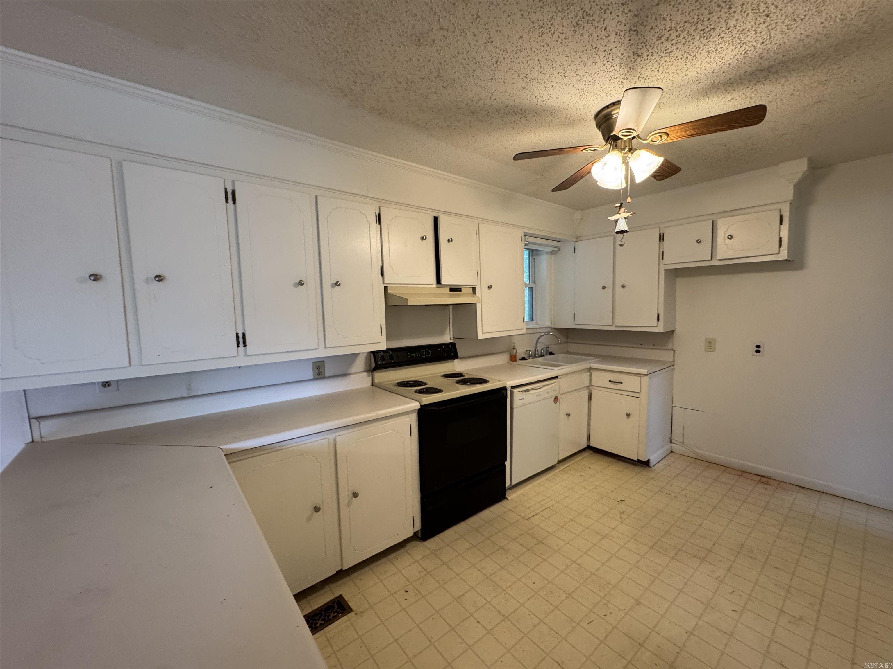 1208 Crest Road Property Photo 8