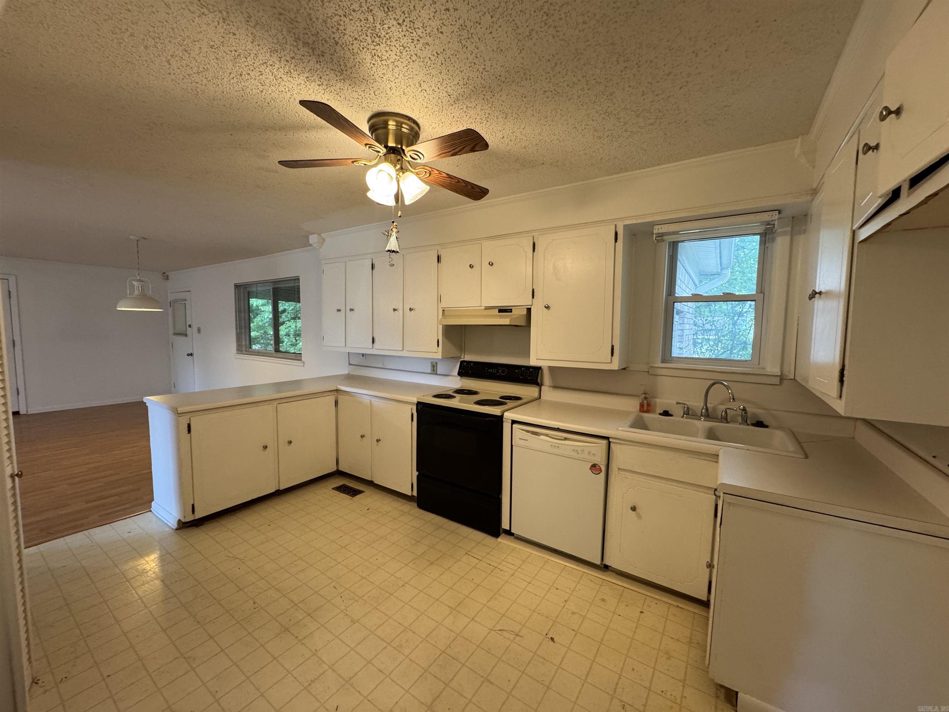1208 Crest Road Property Photo 10