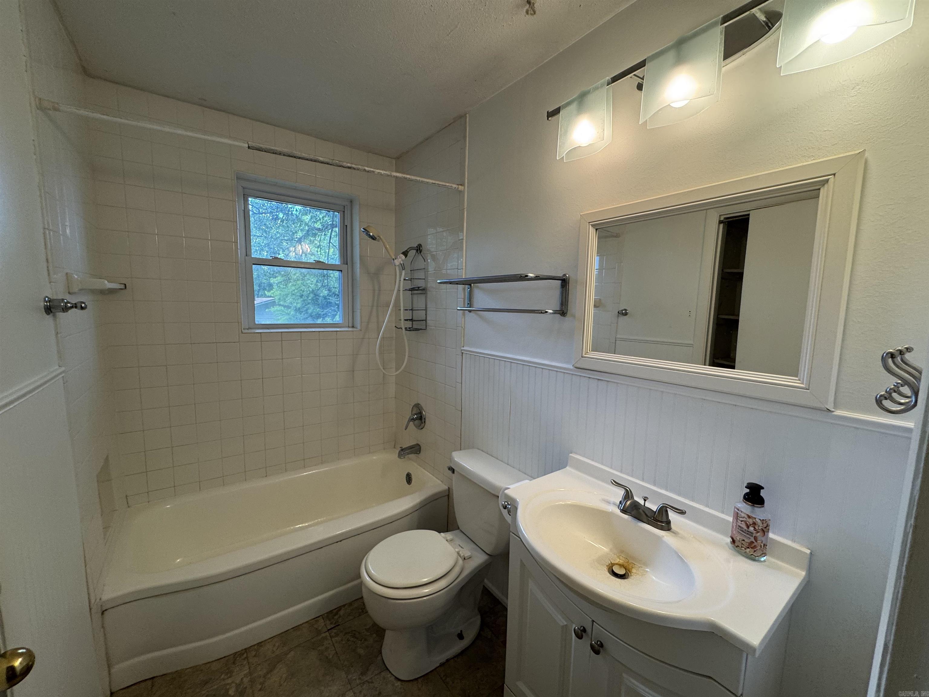 1208 Crest Road Property Photo 14