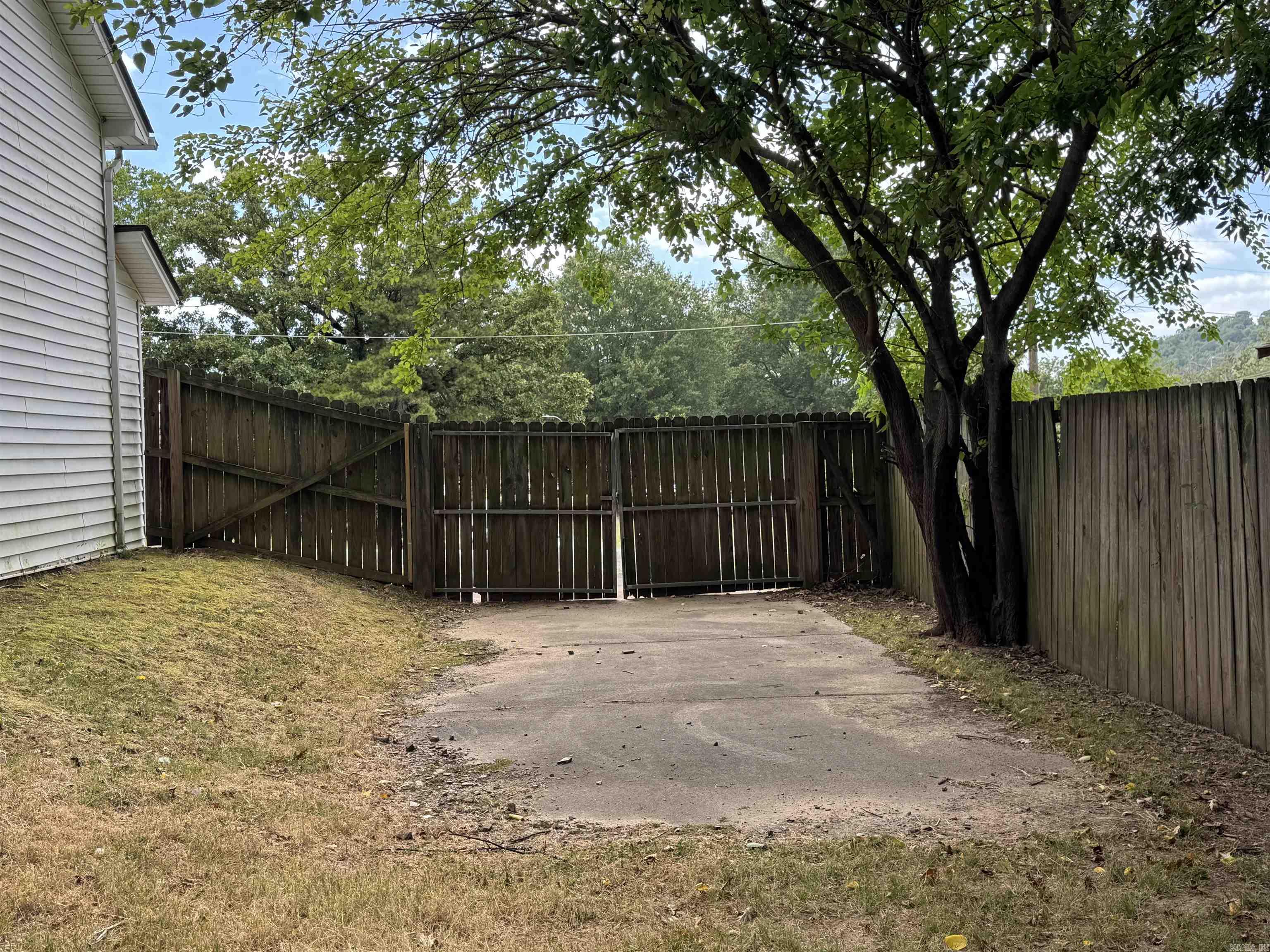 1208 Crest Road Property Photo 24