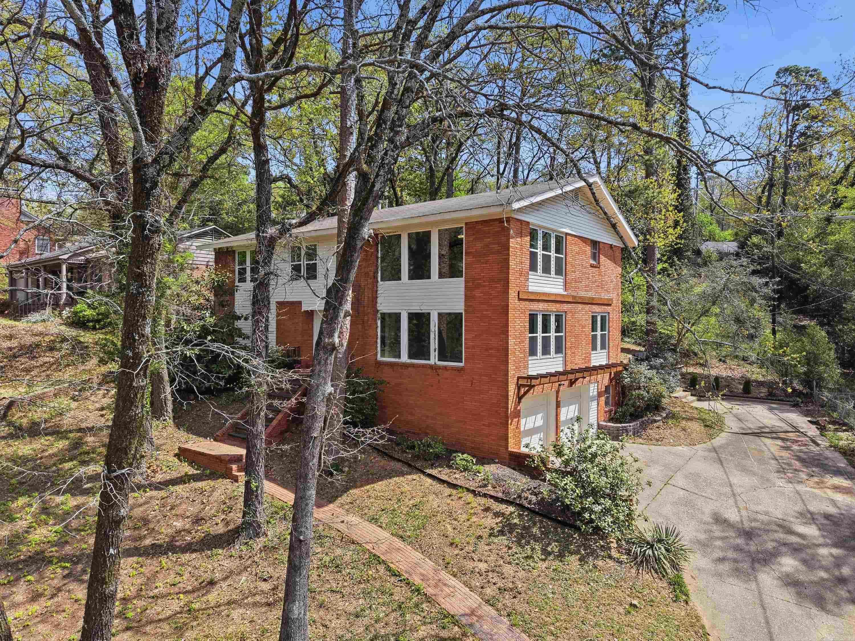 1 Van Lee Drive Property Photo 2