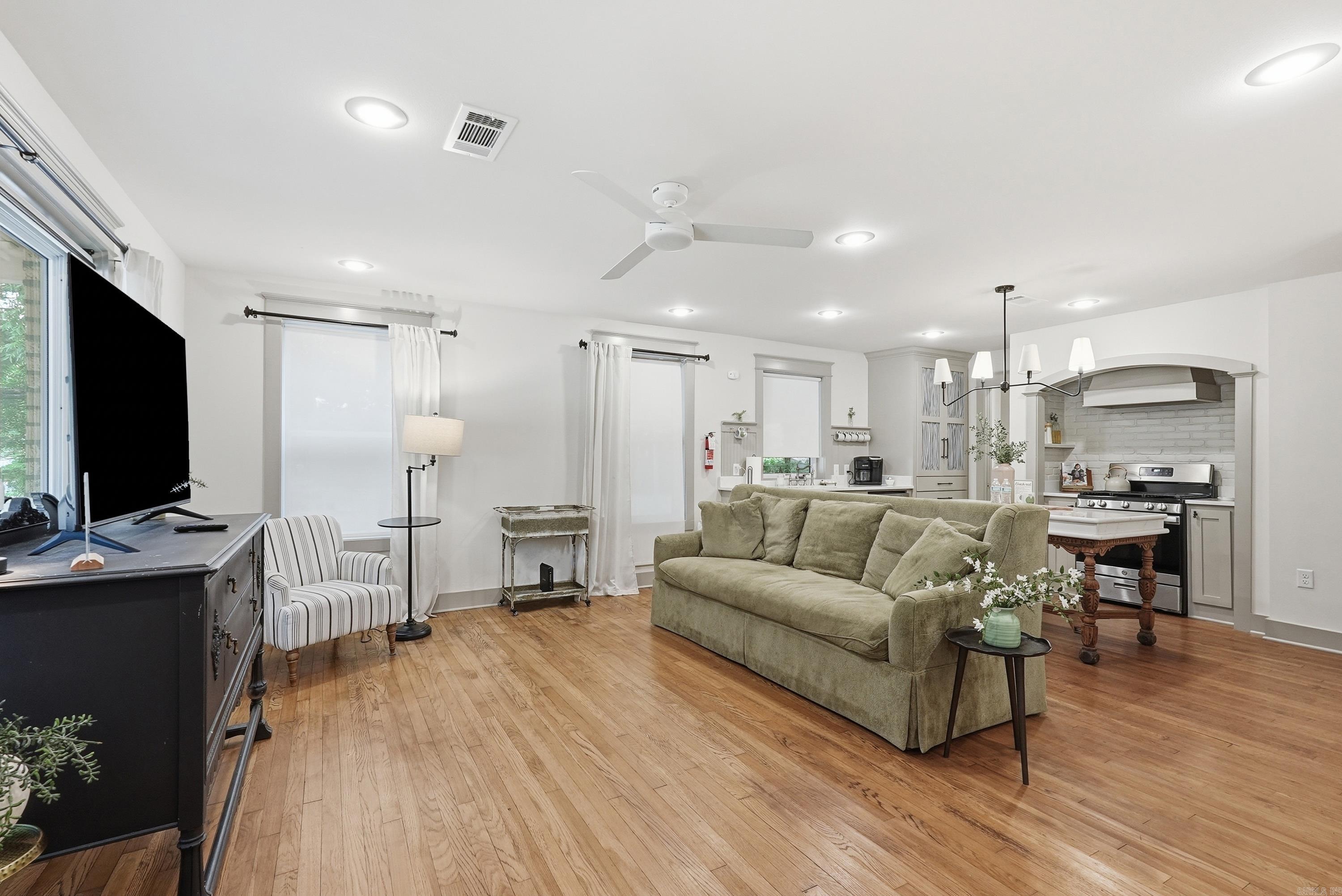 1154 Donaghey Property Photo 6