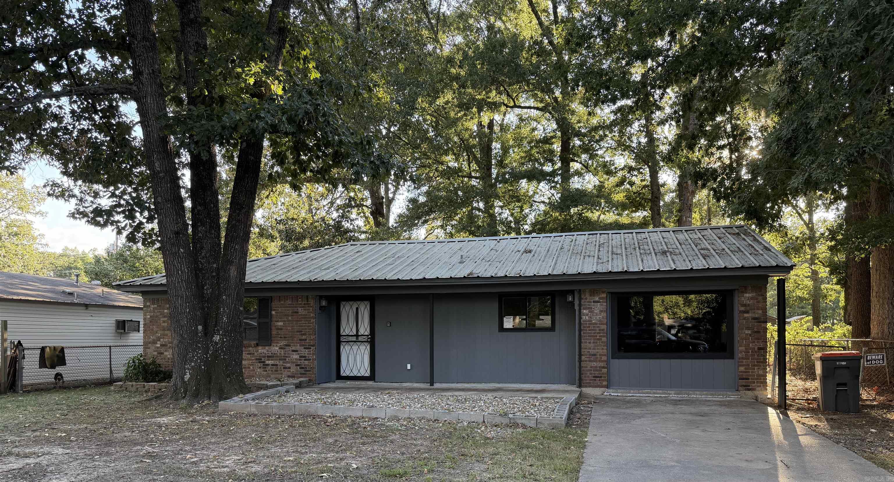 3504 Shamrock Drive Property Photo 1