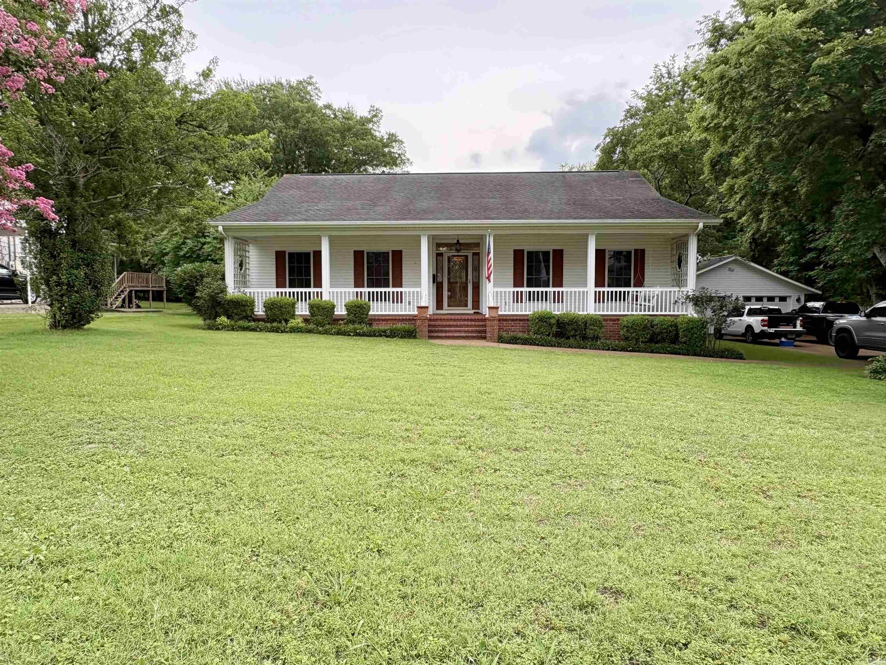 1472 E Main St. Property Photo 1