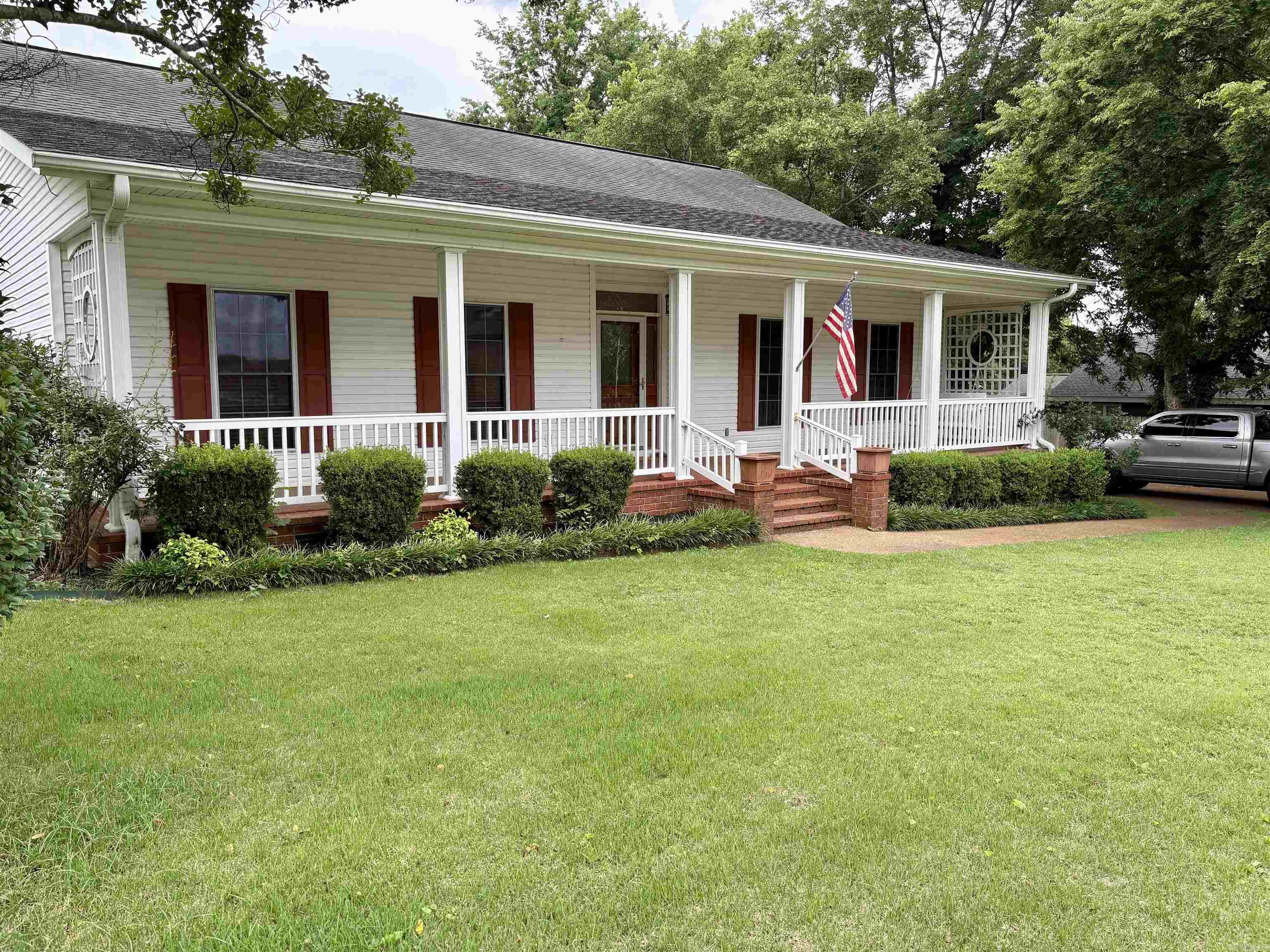 1472 E Main St. Property Photo 2