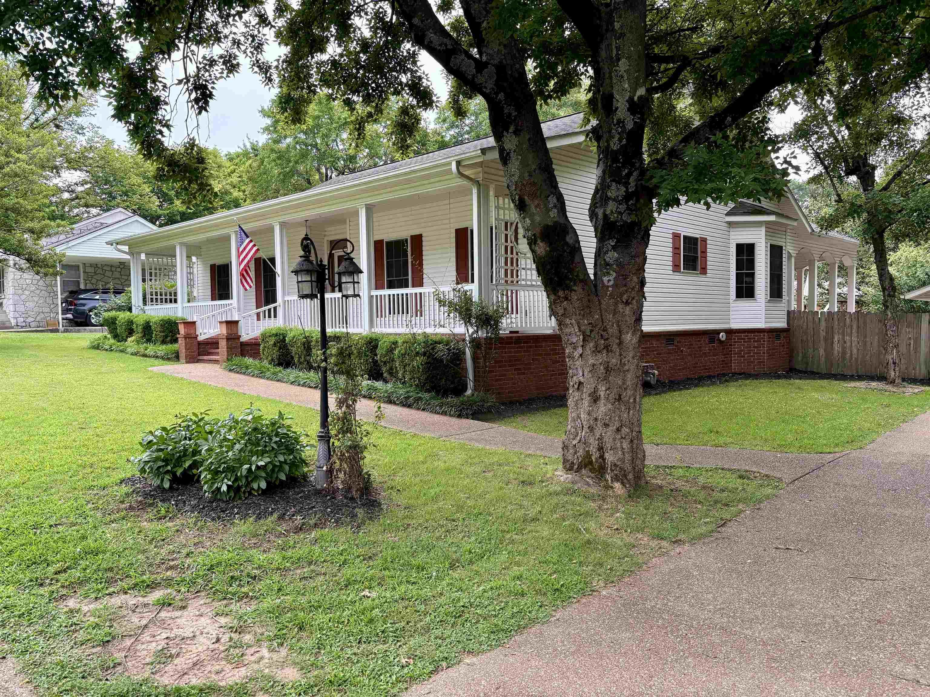 1472 E Main St. Property Photo 4