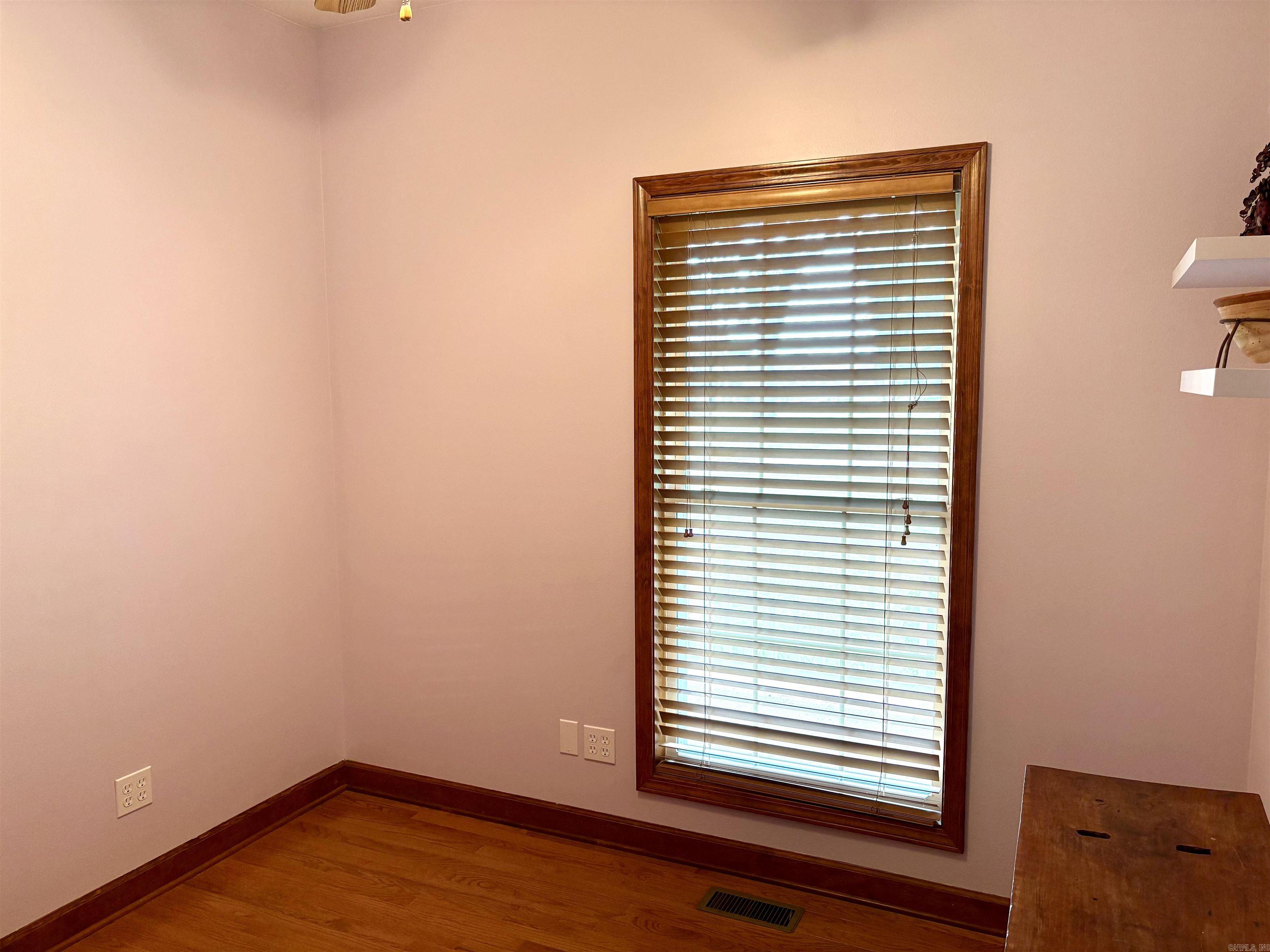 1472 E Main St. Property Photo 16