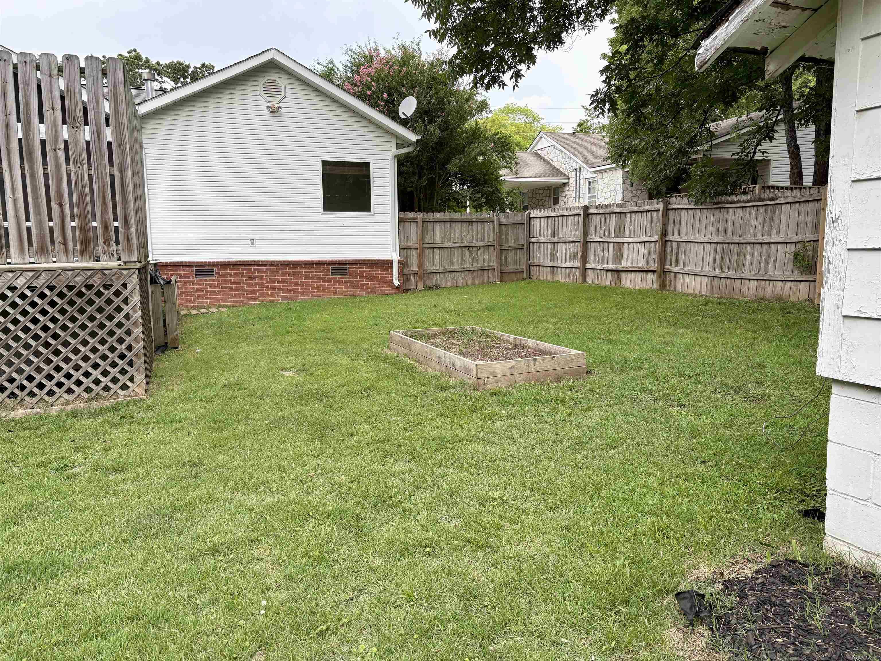 1472 E Main St. Property Photo 44