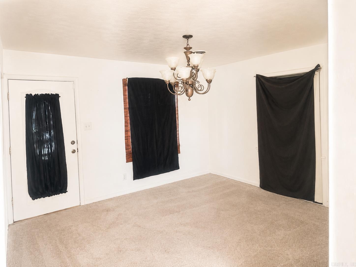 2011 S Oak Street Property Photo 4