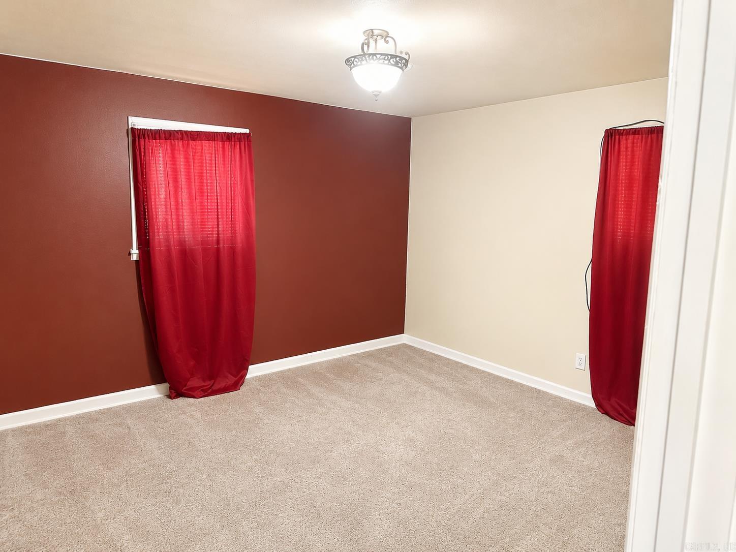 2011 S Oak Street Property Photo 7