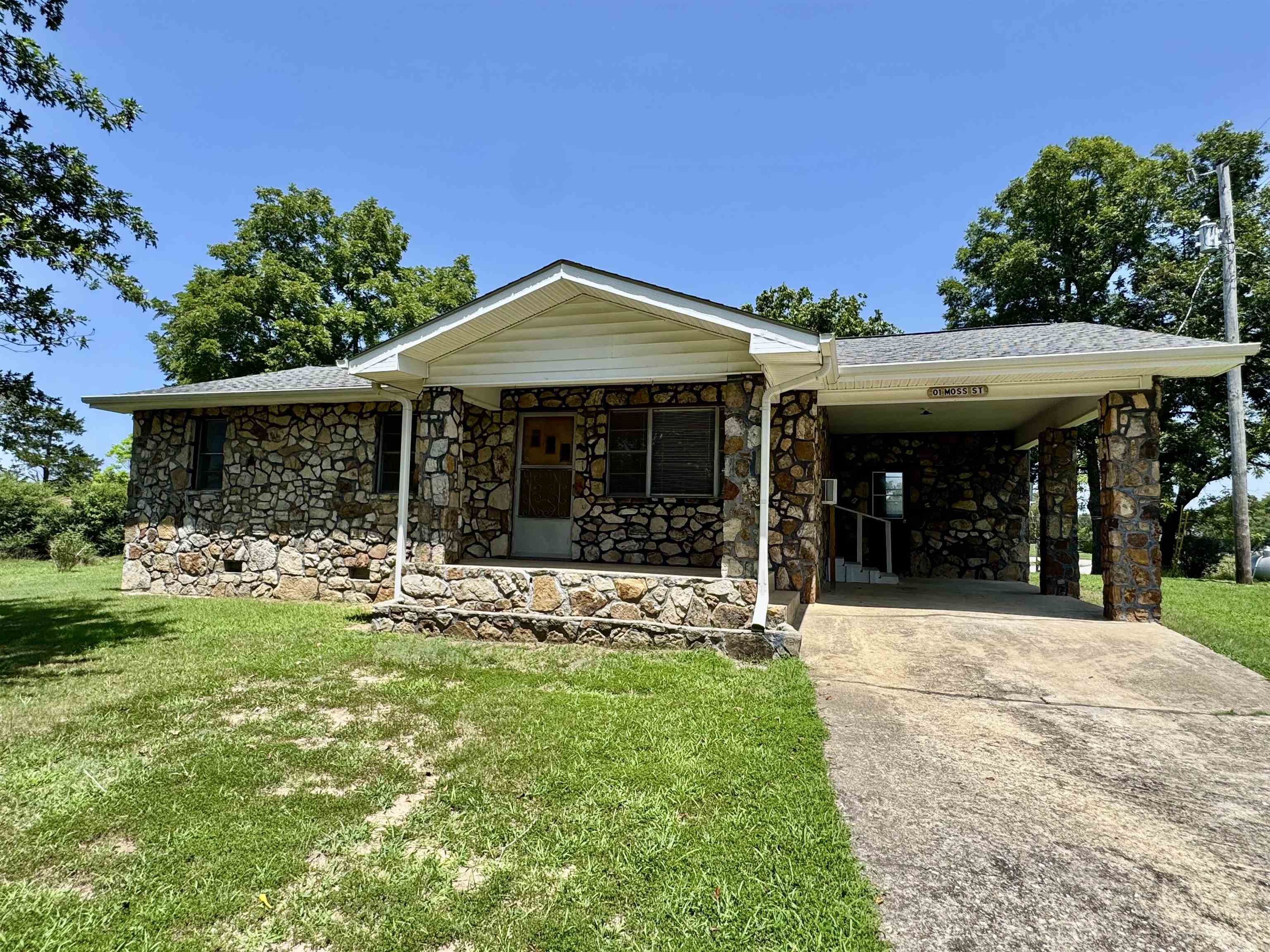 1 Moss Street Property Photo 1