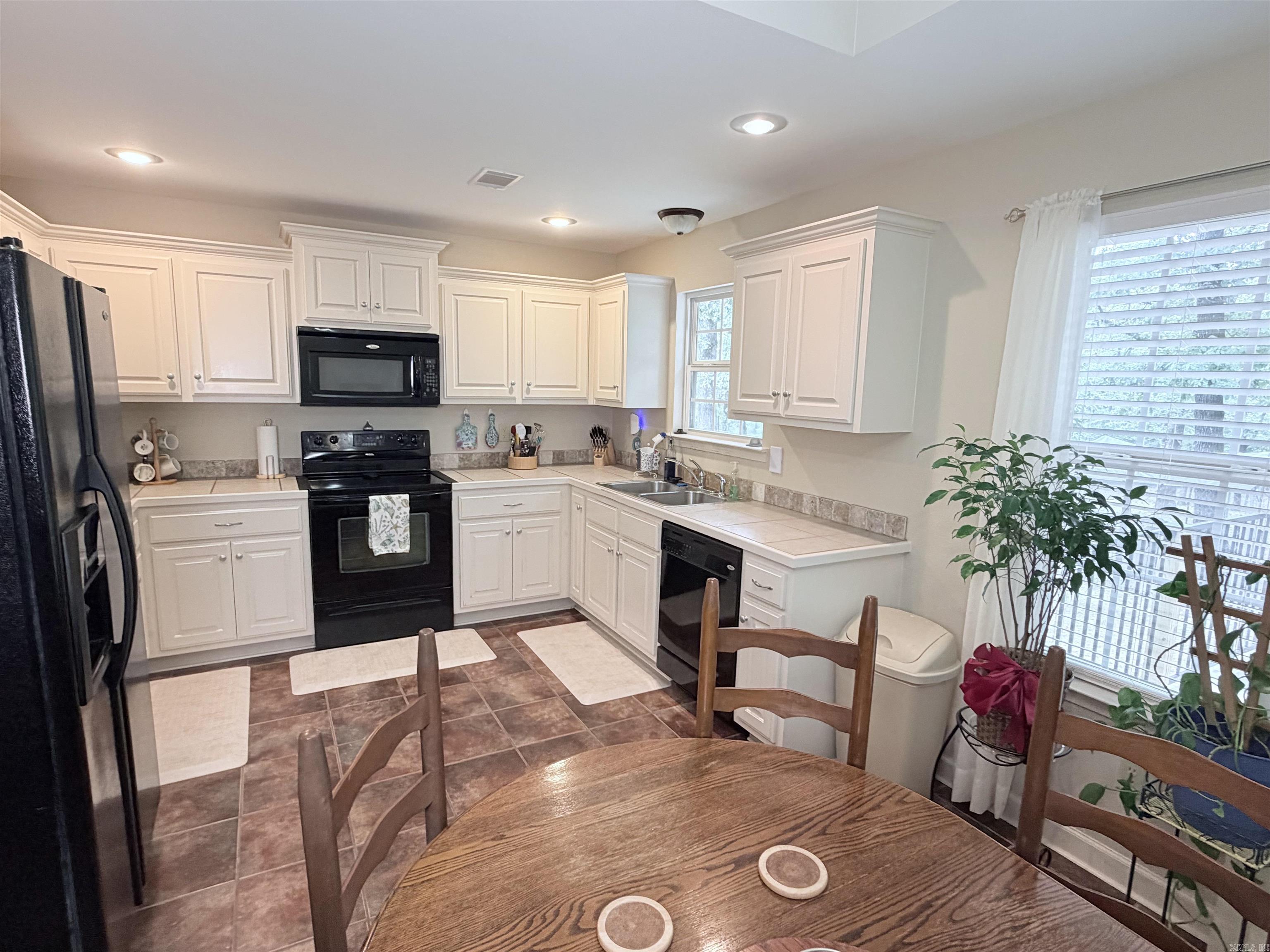 16 Oak Cliff Cove Property Photo 2