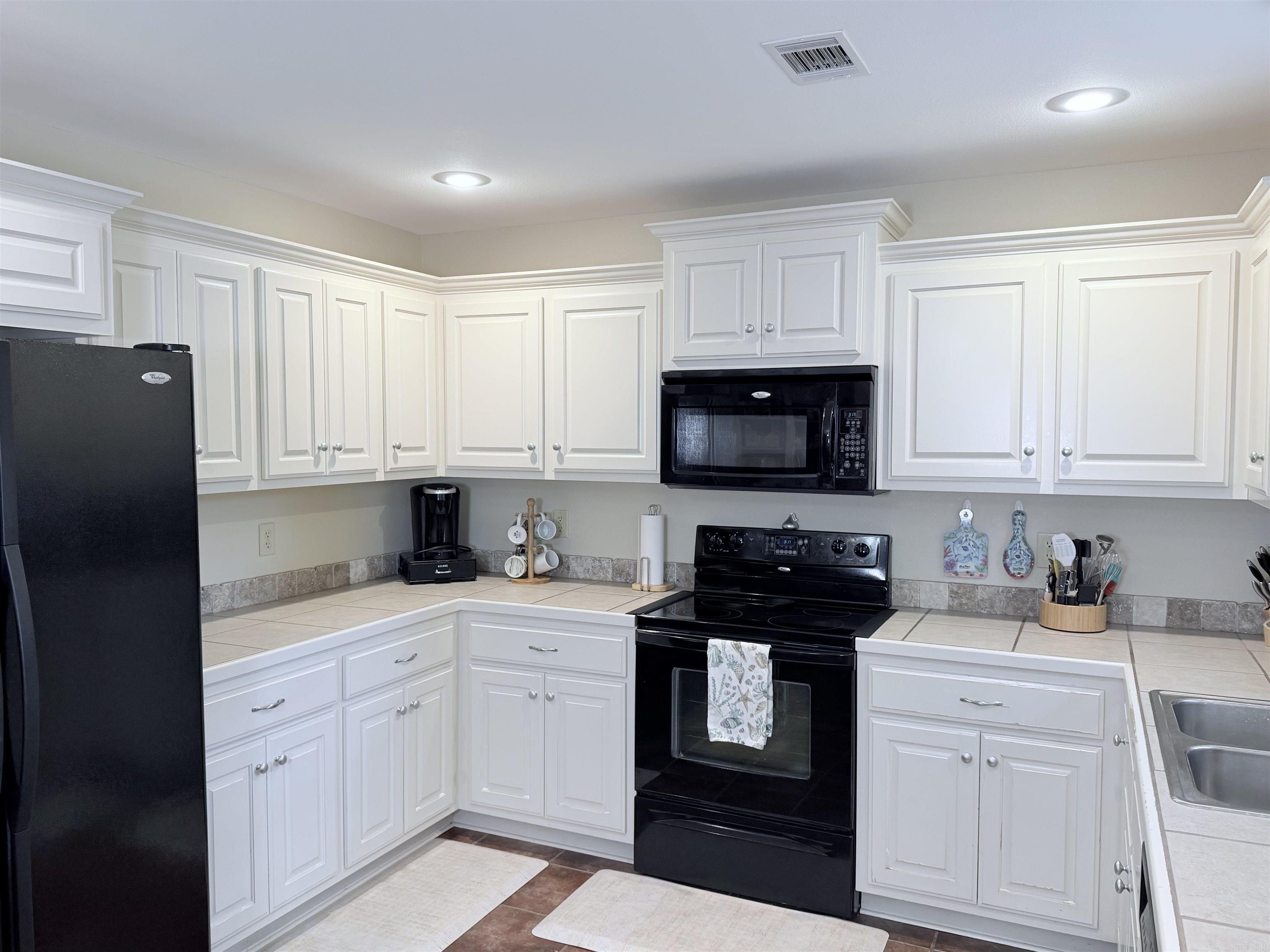 16 Oak Cliff Cove Property Photo 3