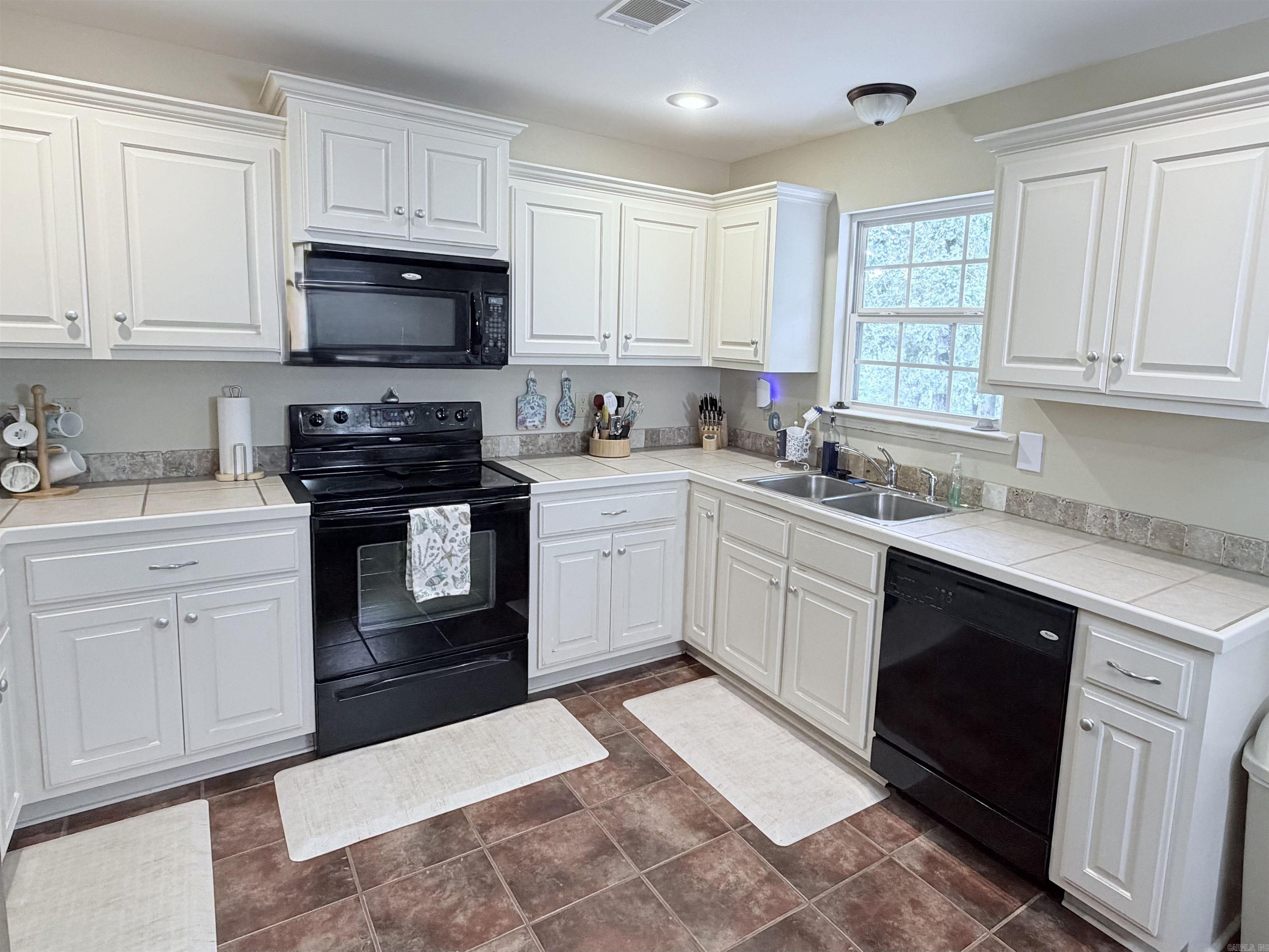 16 Oak Cliff Cove Property Photo 4