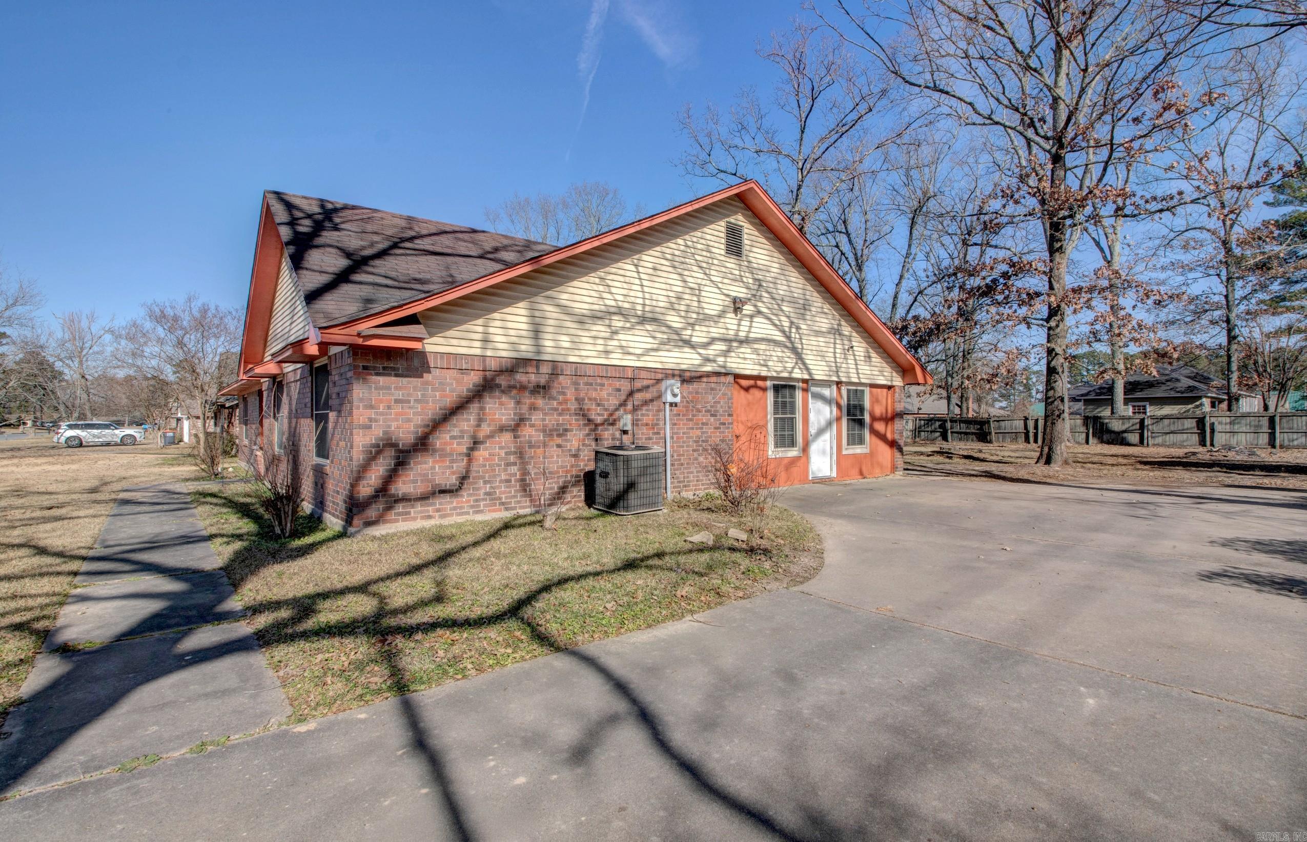 6009 S Cedar Street Property Photo 5