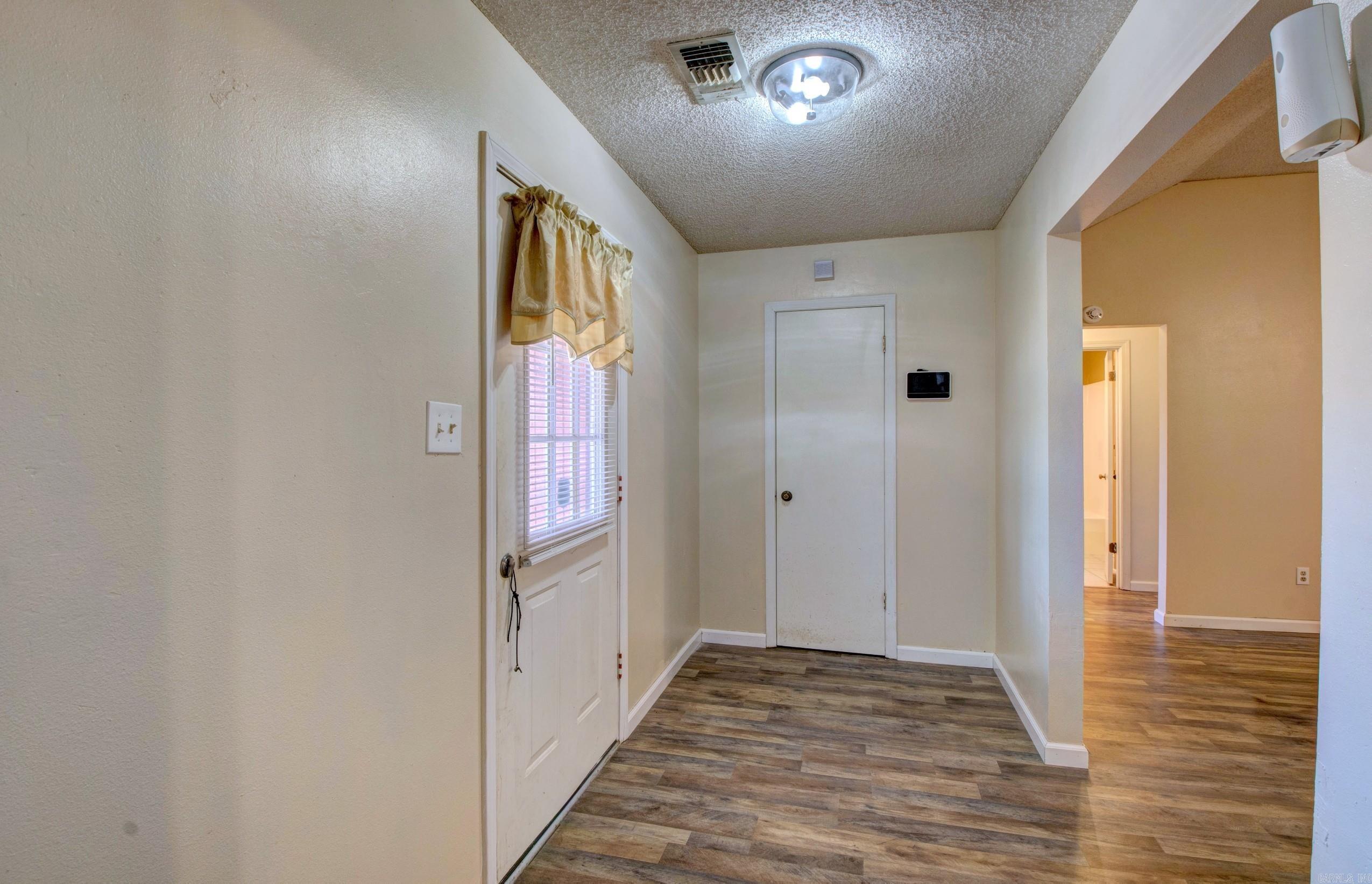 6009 S Cedar Street Property Photo 6