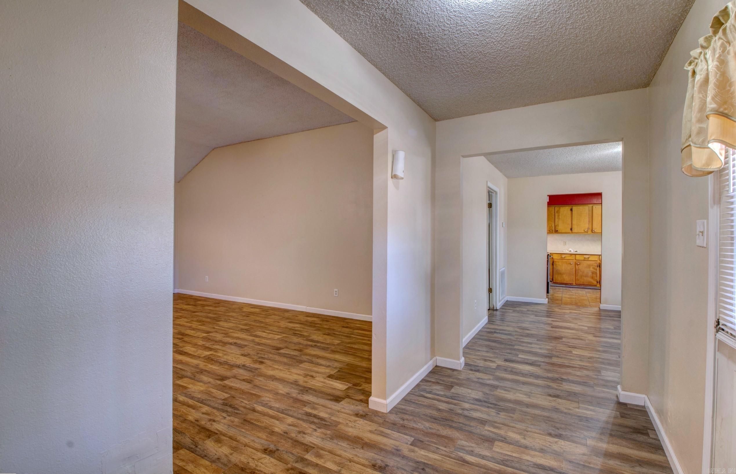 6009 S Cedar Street Property Photo 7