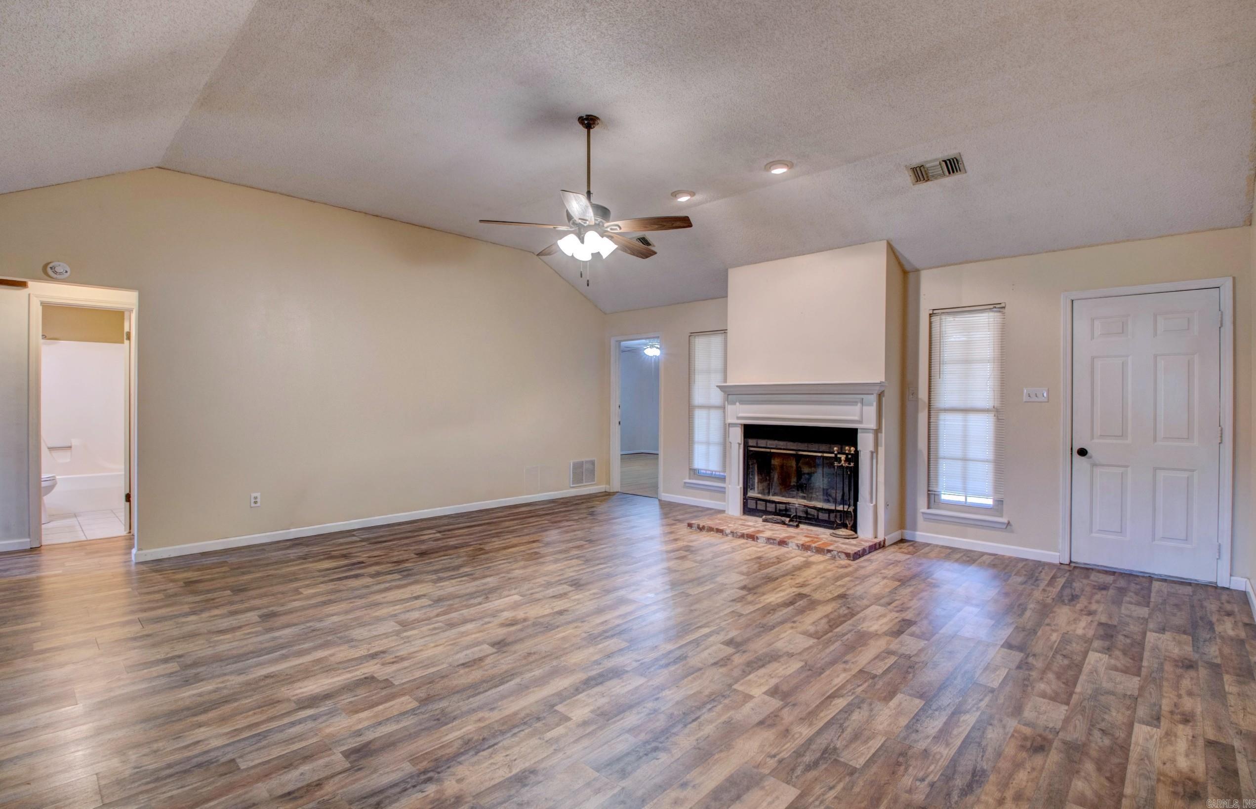6009 S Cedar Street Property Photo 8