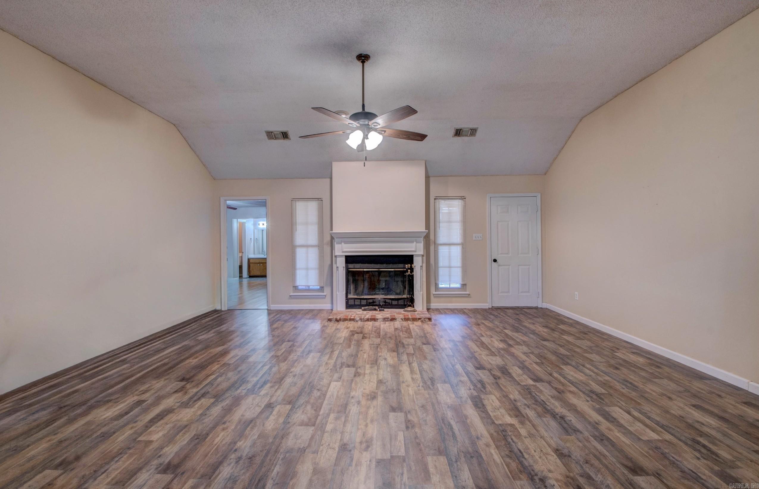6009 S Cedar Street Property Photo 9