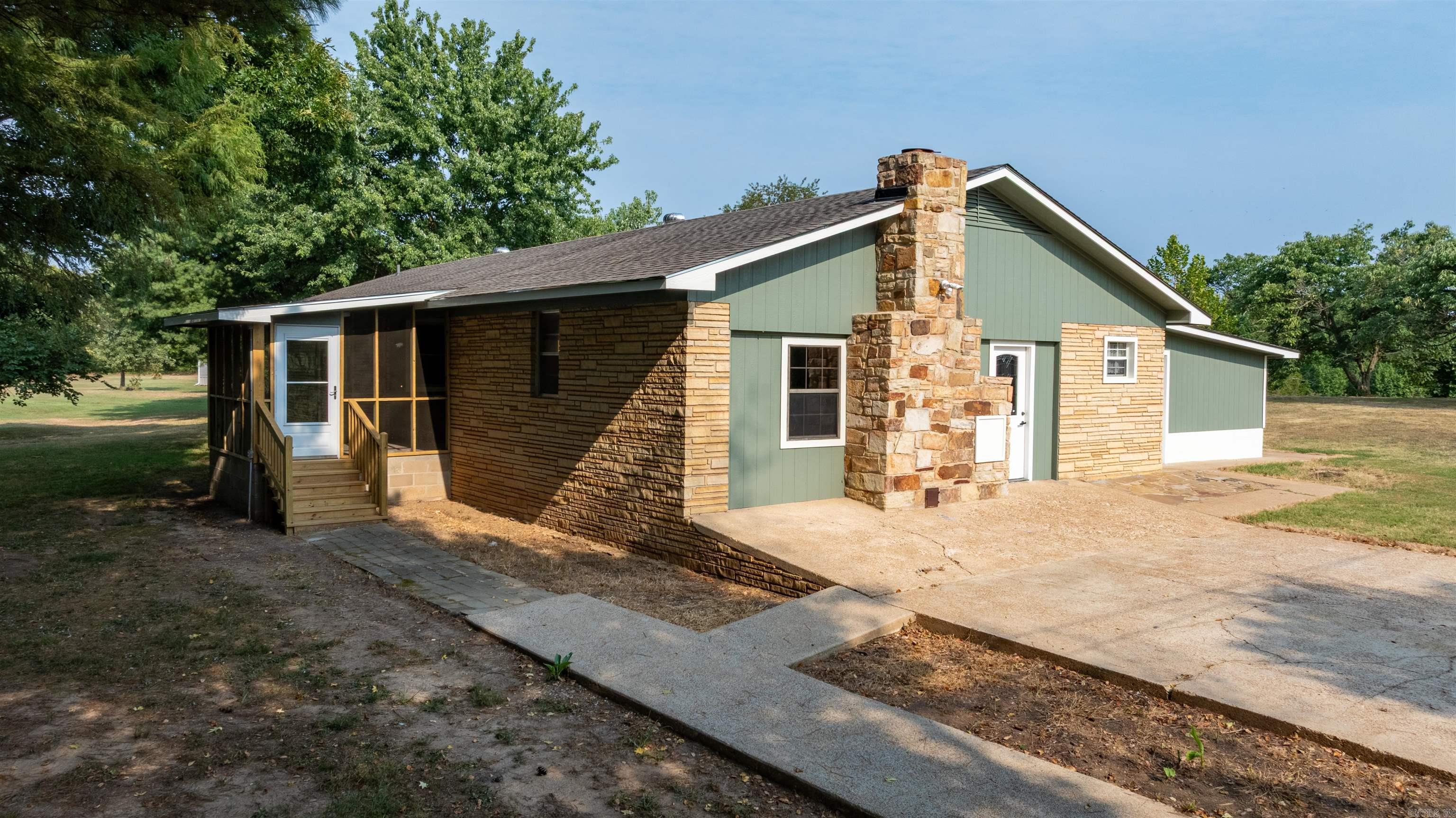 55 Hall Dr Property Photo 1