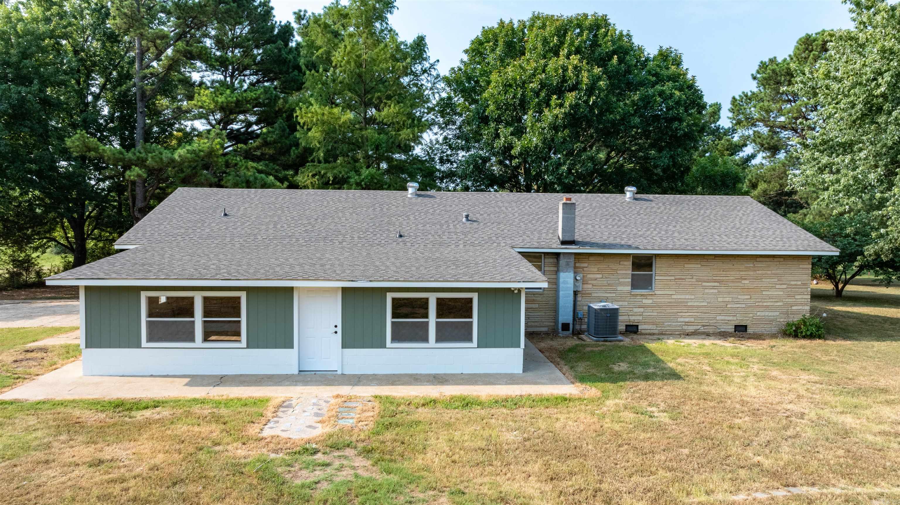 55 Hall Dr Property Photo 3