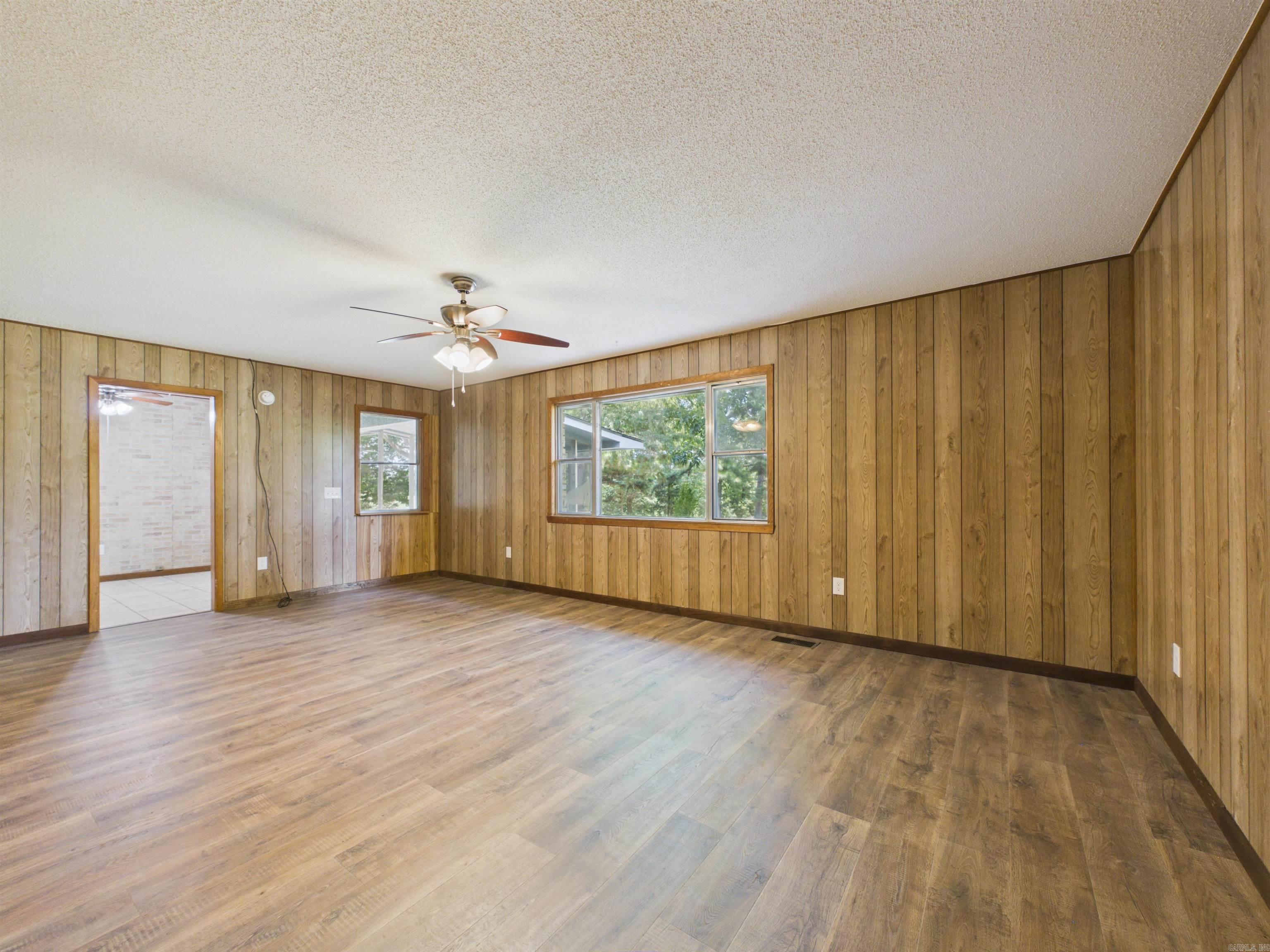 55 Hall Dr Property Photo 16