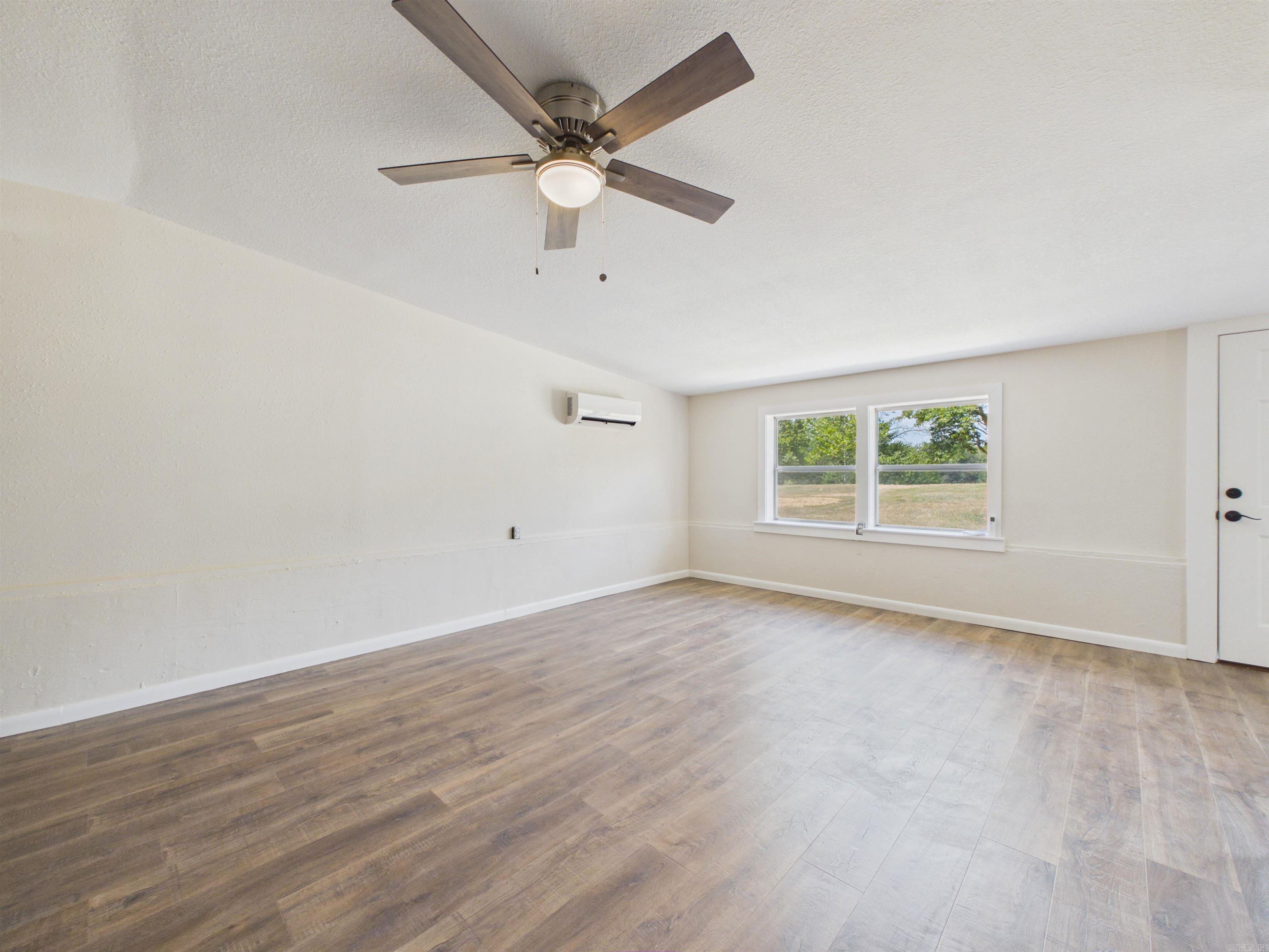 55 Hall Dr Property Photo 24