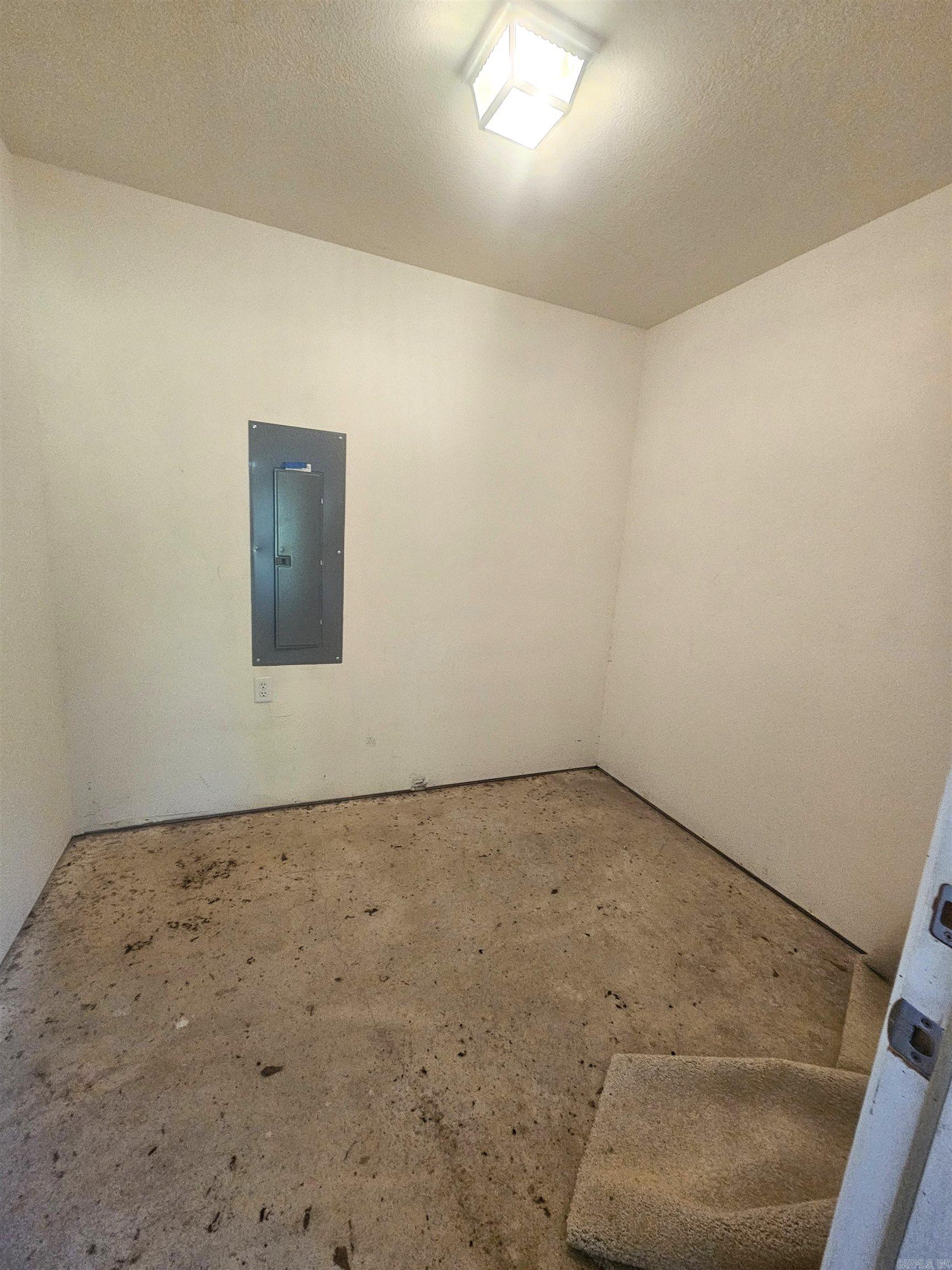 710 W Howard Street Property Photo 5