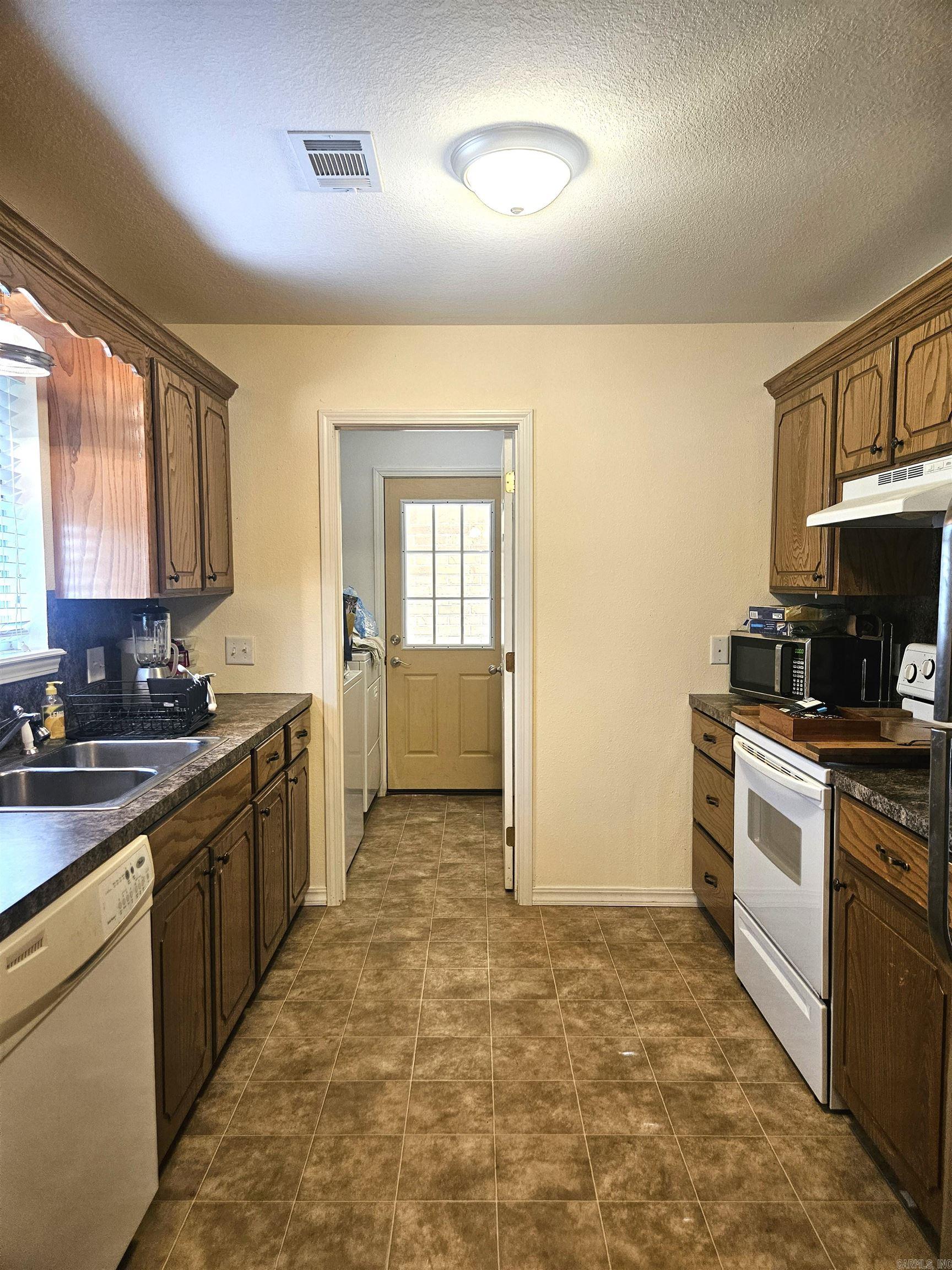 710 W Howard Street Property Photo 10